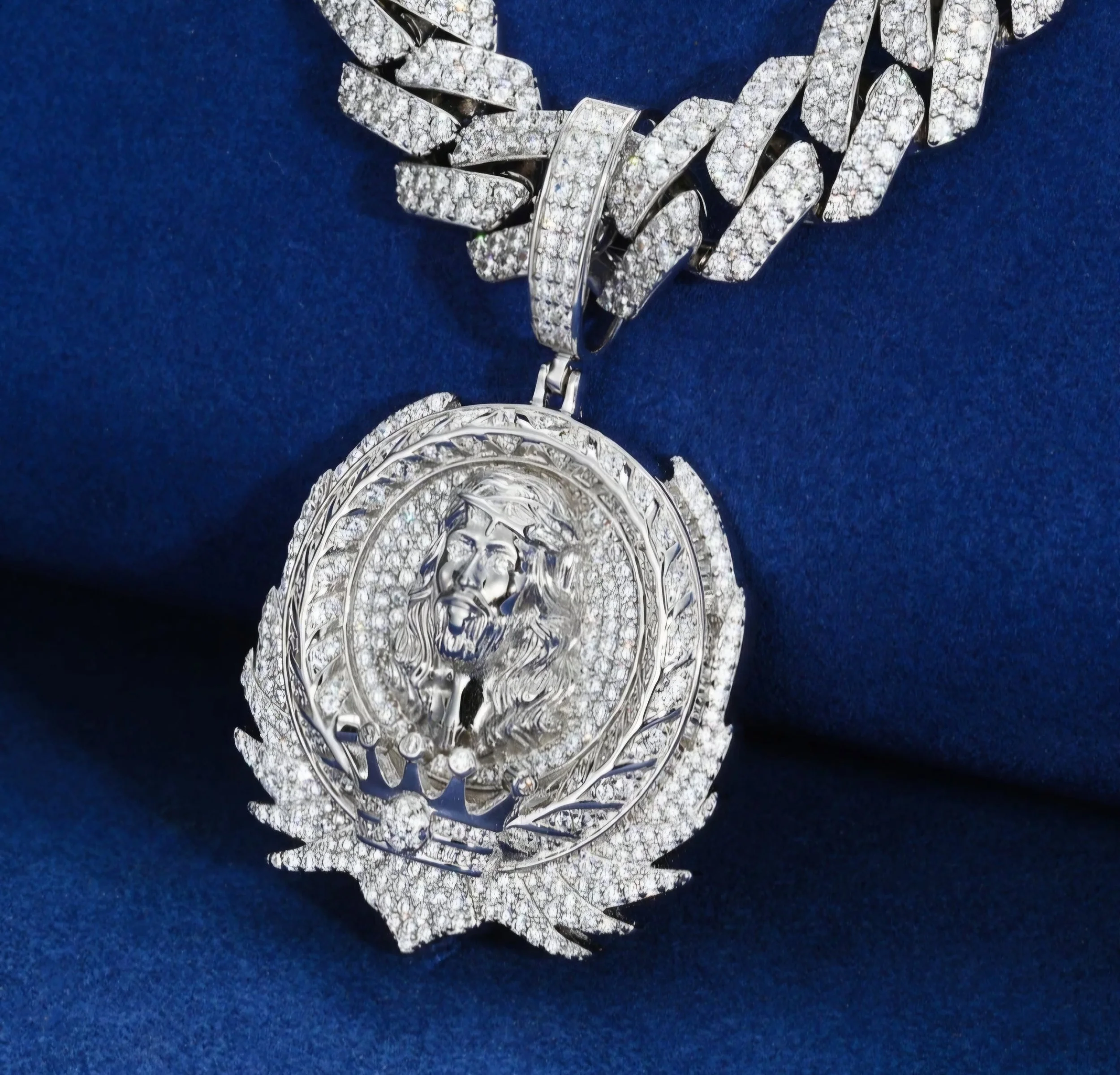 Jesus Medallion Pendant .925 Silver
