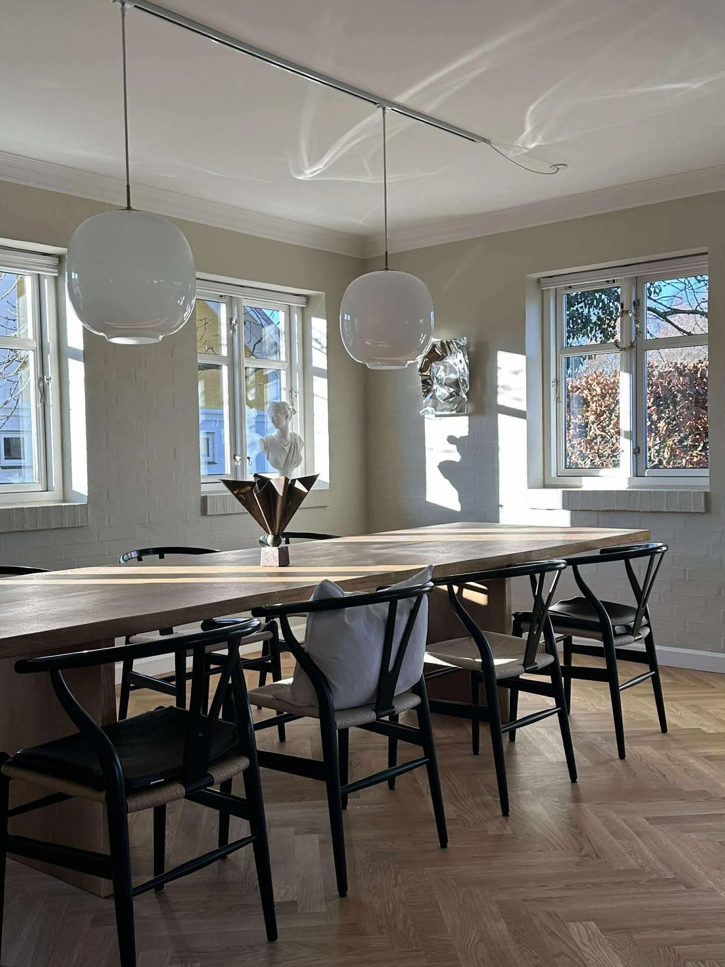 Vi er s&aring; glade og stolte af at f&aring; tilsendt billeder fra glade kunder✨ Vi elsker at m&aring; f&aring; muligheden for at levere m&oslash;bler og borde til alle jeres smukke hjem. Skriv til os med jeres &oslash;nsker, s&aring; hj&aelig;lpe v