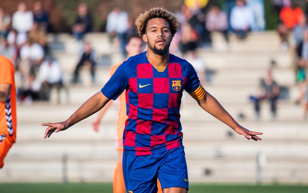 Barcelona's U.S. youngster Konrad de la Fuente signs contract extension until 2022