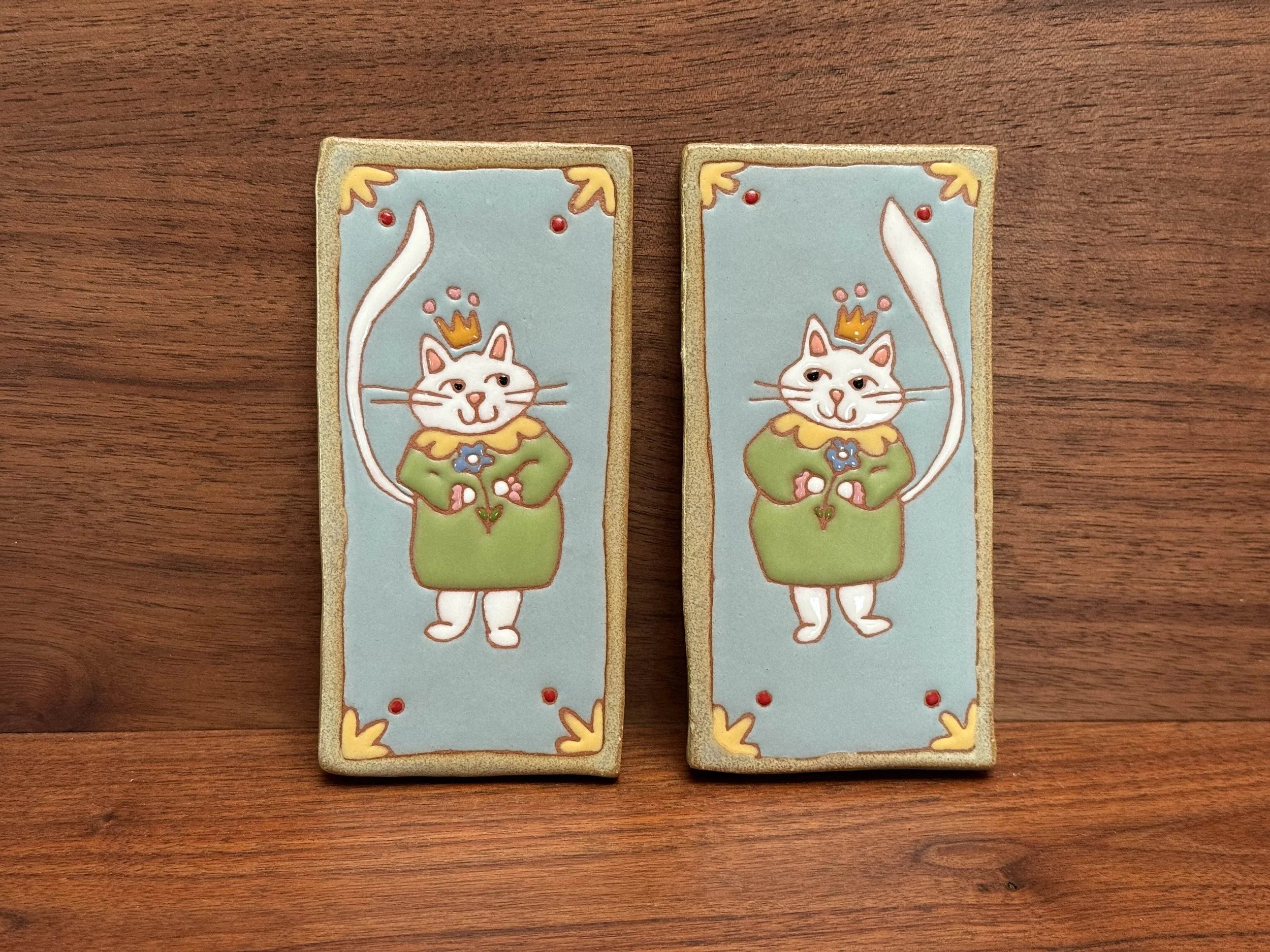 Cat Twins, Chloe Almeda