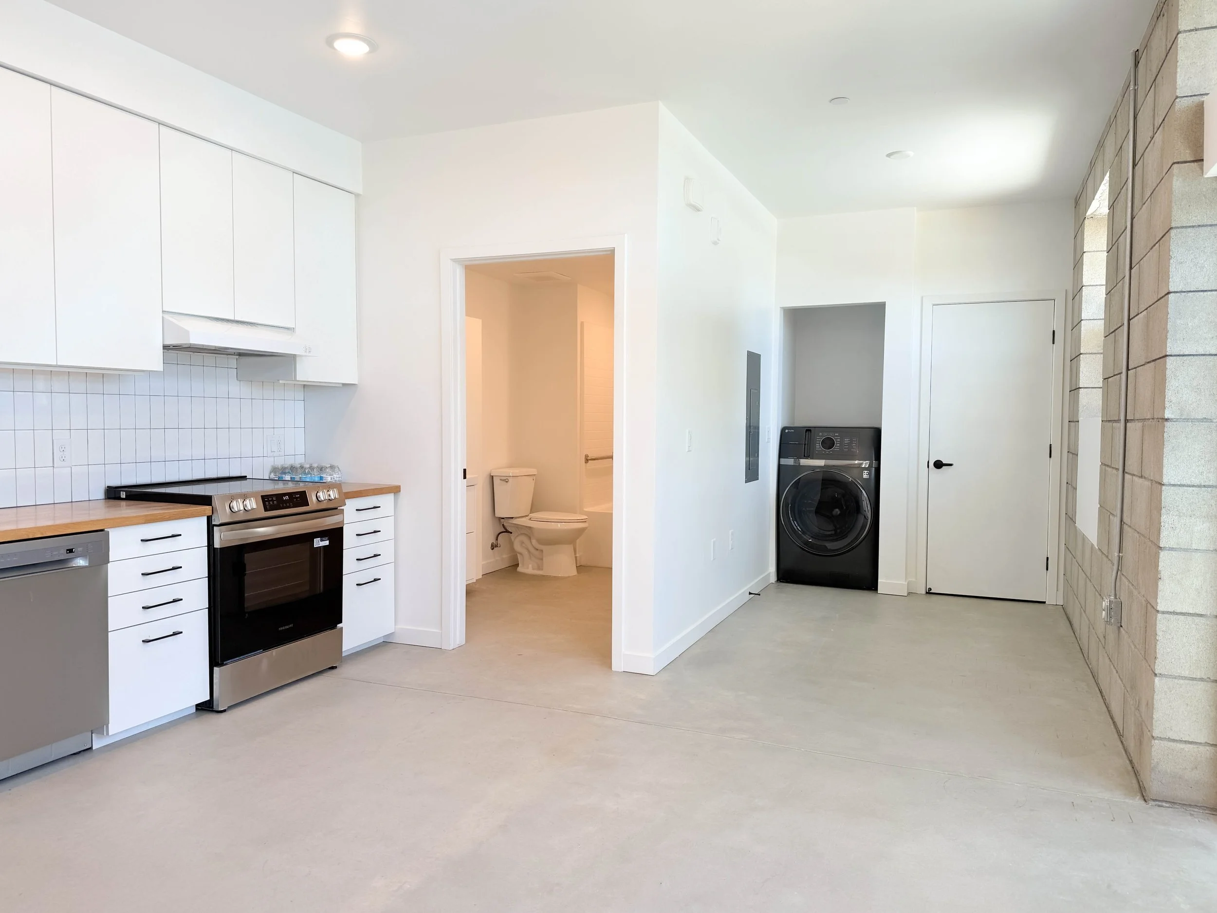Floor plan of a small apartment with a bedroom, kitchen, bathroom, and balcony.