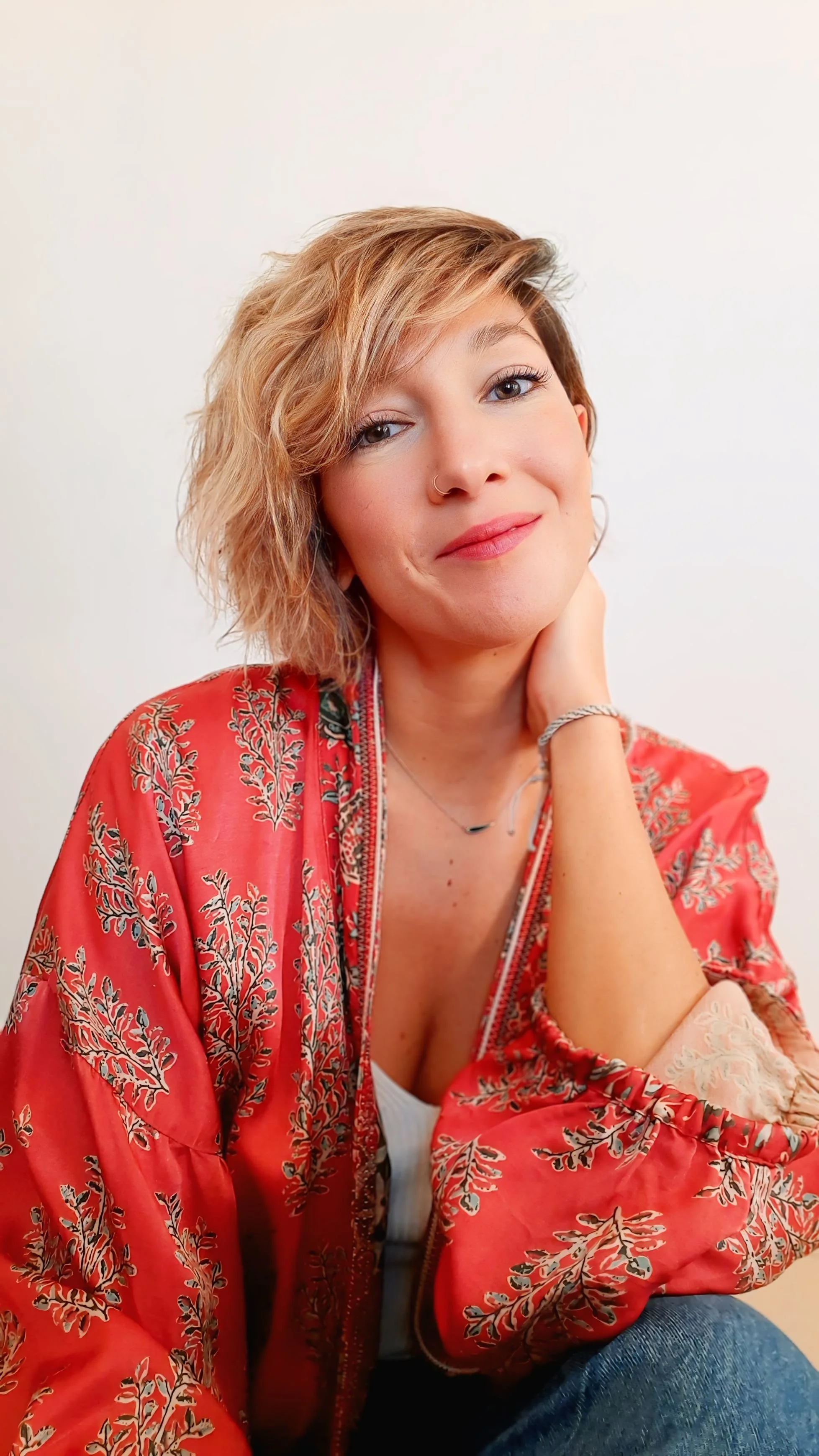 A somatic intimacy and dating coach from Greece