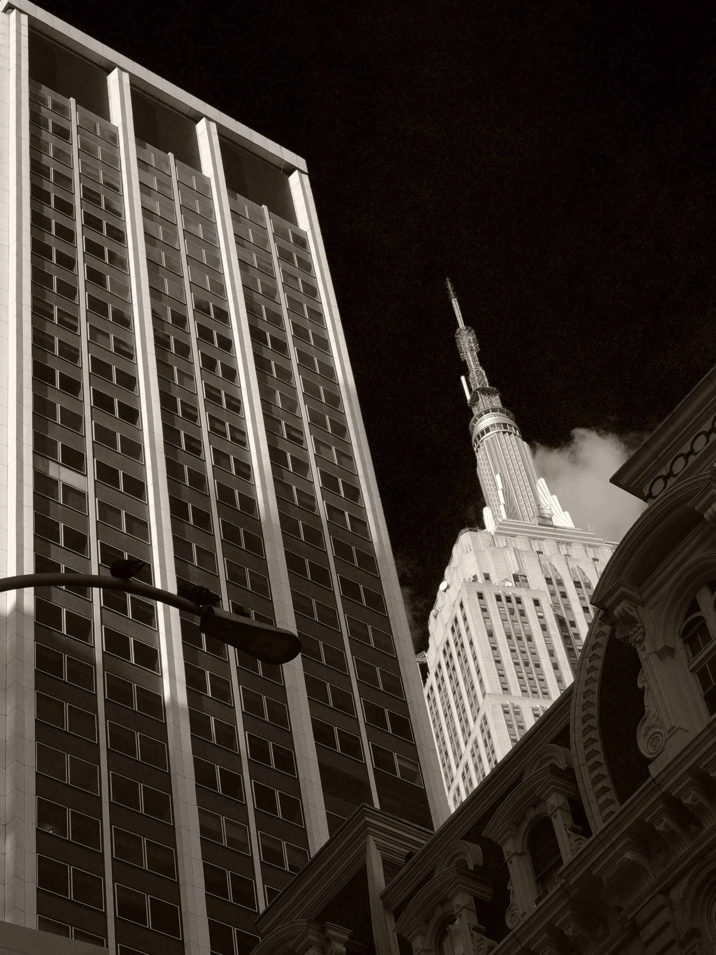 New York
Empire State Building
Ricoh GR IIIX (SOOC)