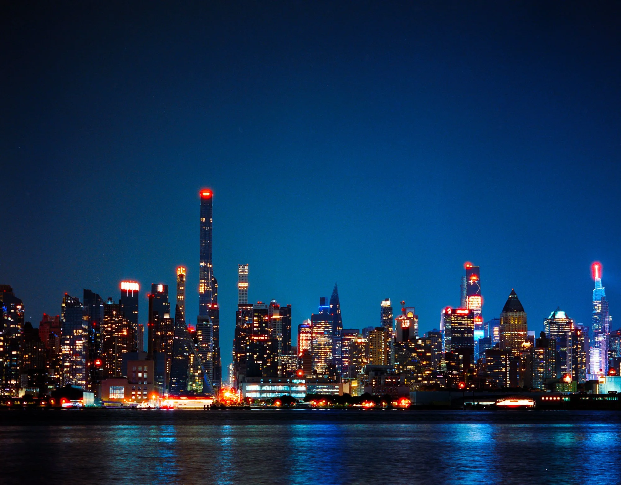 Gulfstream Book. 
New York, USA '25
Camera: Mamiya RB67 Pro SD
Film: Cinestill 800T
