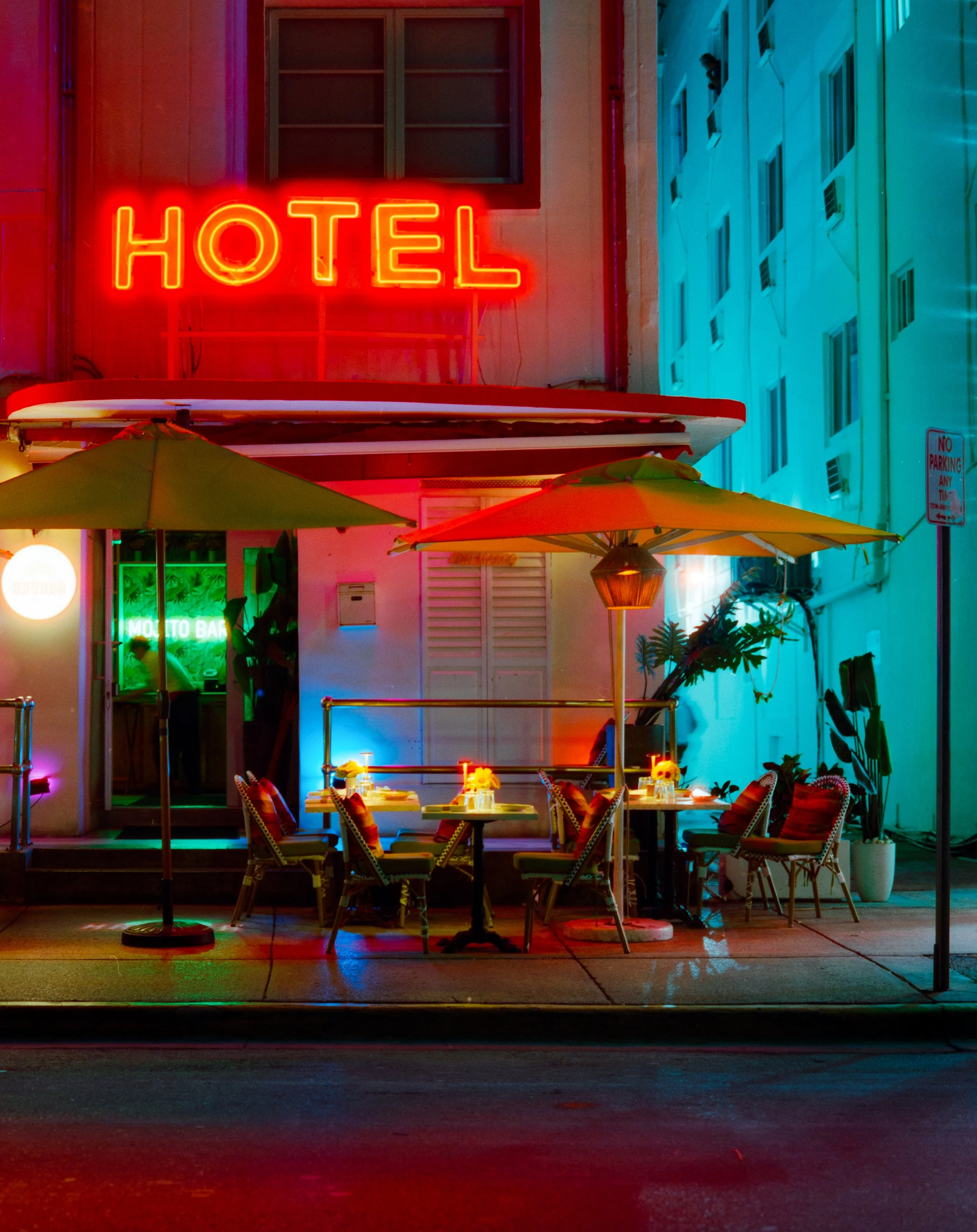 Gulfstream Book. 
Miami Beach, USA' 26
Camera: Mamiya RB67 Pro SD
Film: Cinestill 800T
