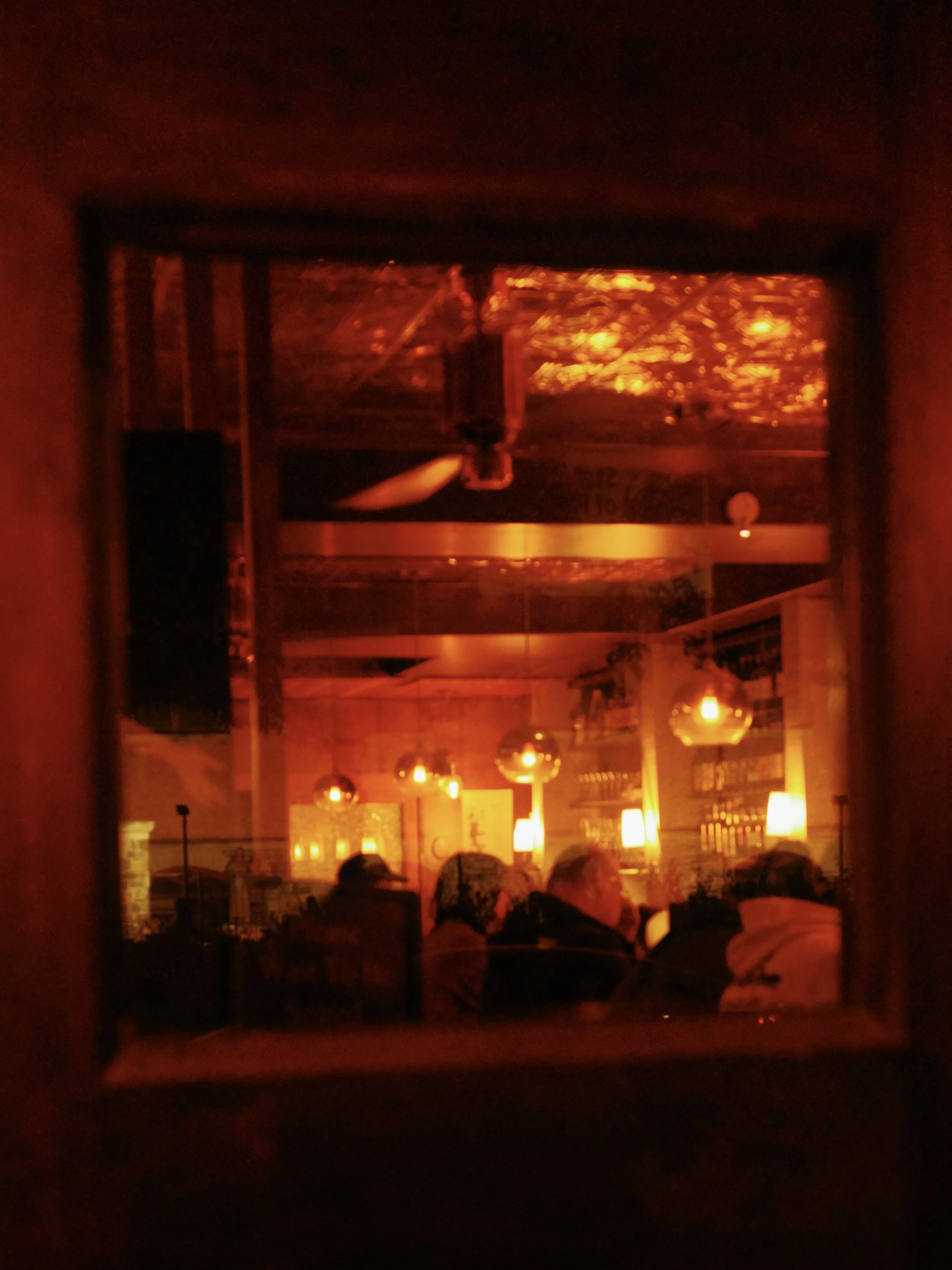 New York
Bar
Ricoh GR IIIX (SOOC)