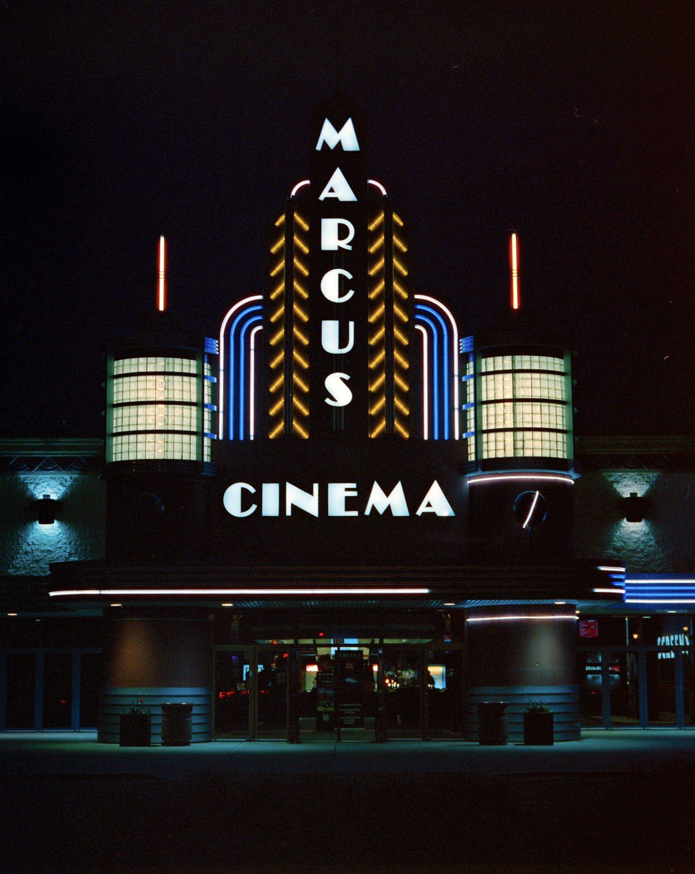 Gulfstream Book. 
Chicago, USA '25
Camera: Mamiya RB67 Pro SD
Film: Cinestill 800T
