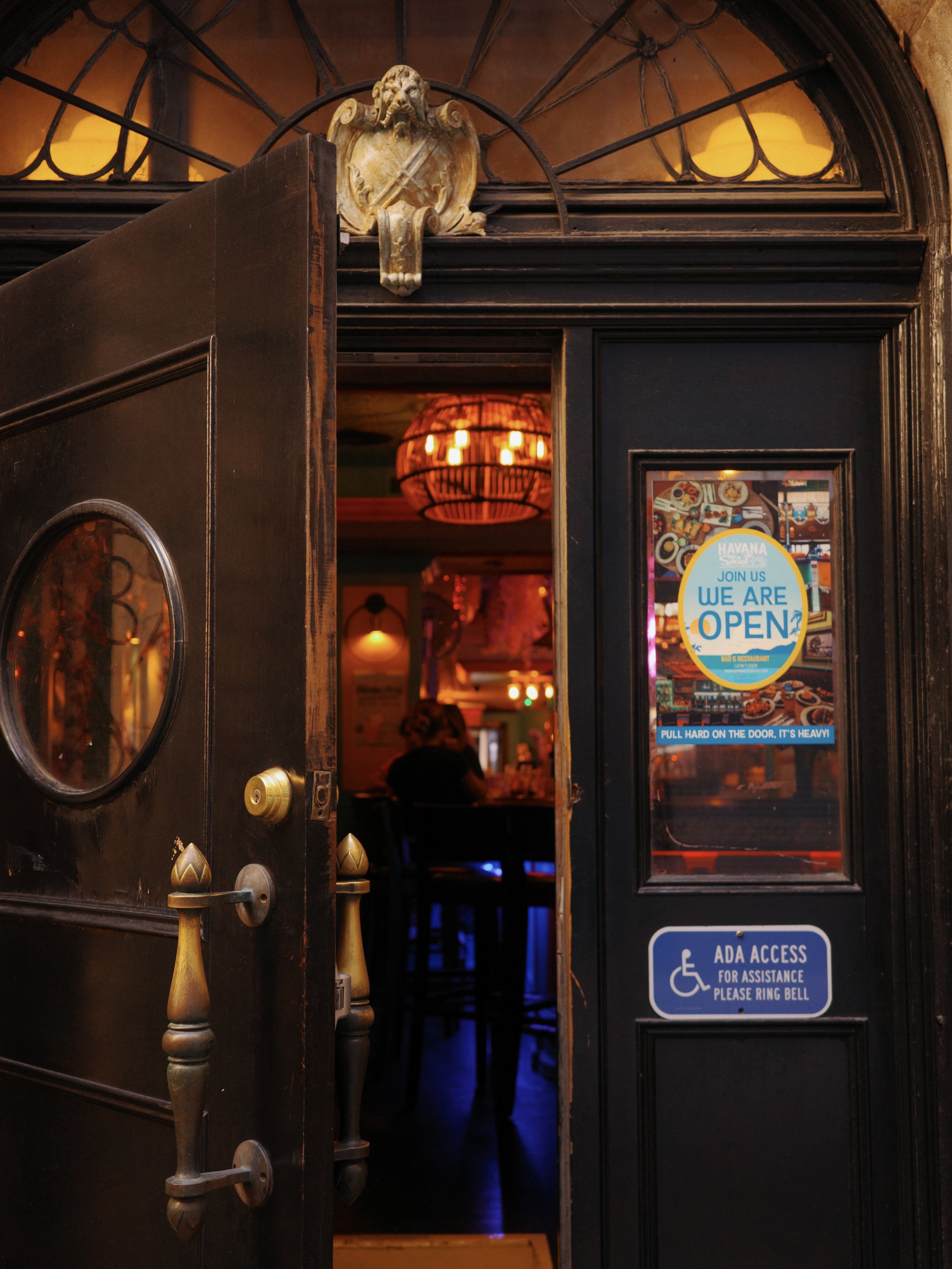 New York
Bar near Wall Street
Ricoh GR IIIX (SOOC)