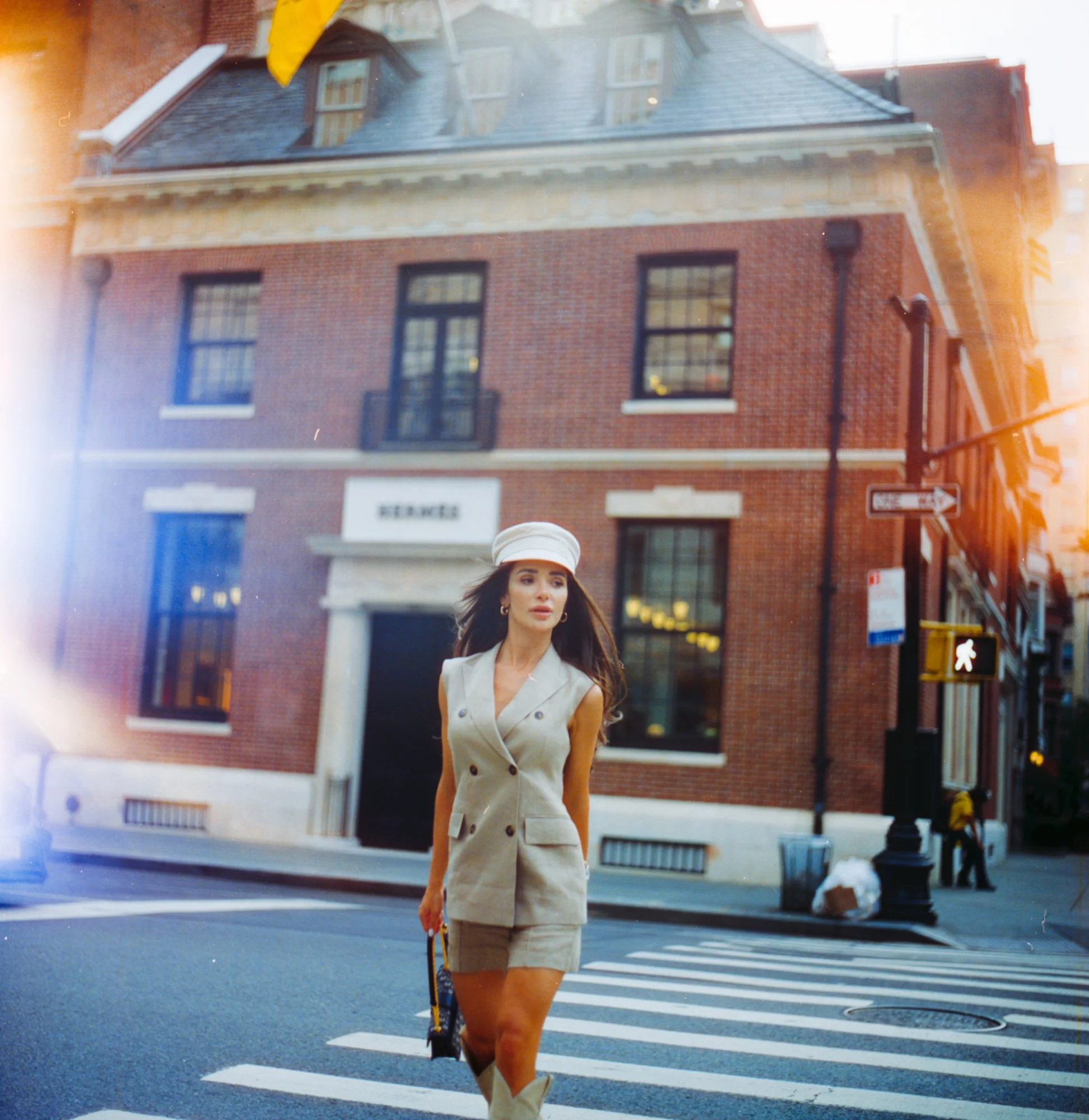 HERMES '23
New York, USA
Camera: KYIV 88
Film: Cinestill 400D