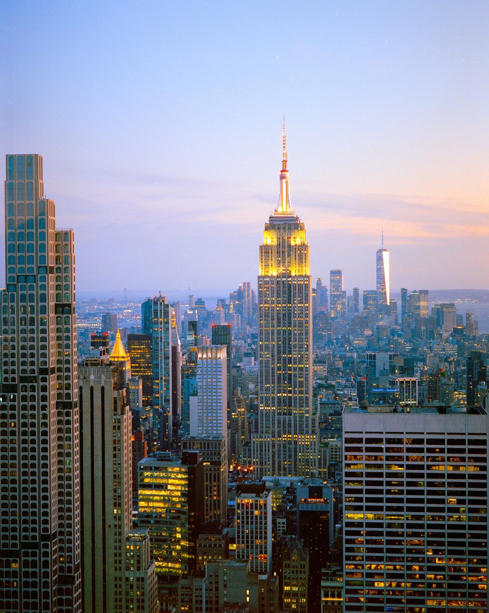 Gulfstream Book.
New York, USA '25
Camera: Mamiya RB67 Pro SD
Film: Cinestill 800T