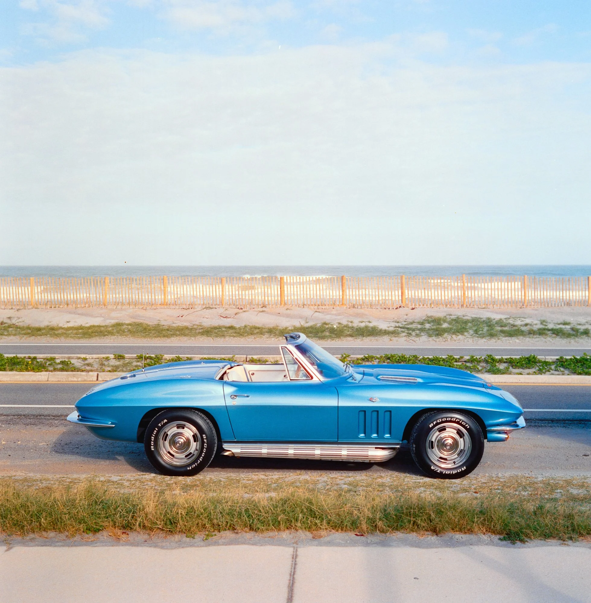 Gulfstream Book. 
Florida, USA  '24
Camera: Rolleiflex 2.8 Xenotar
Film: Cinestill 800T