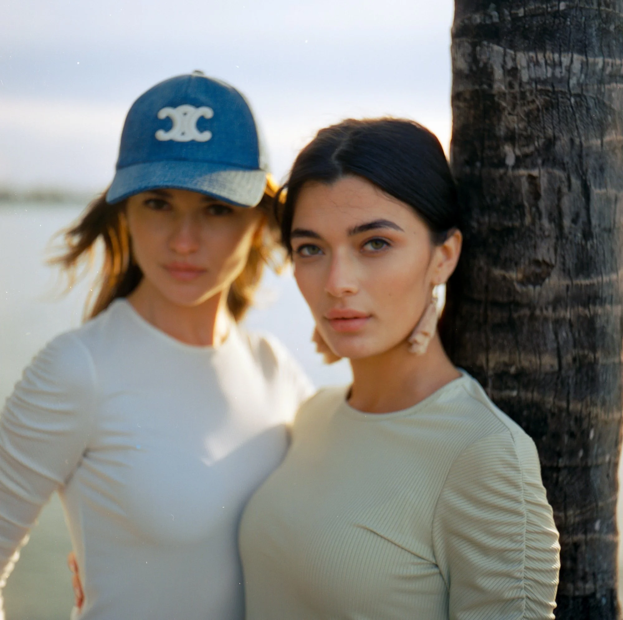 Olivvi Campaign '24. 
Miami, USA
Camera: Mamiya C330F
Film: Cinestill 50D