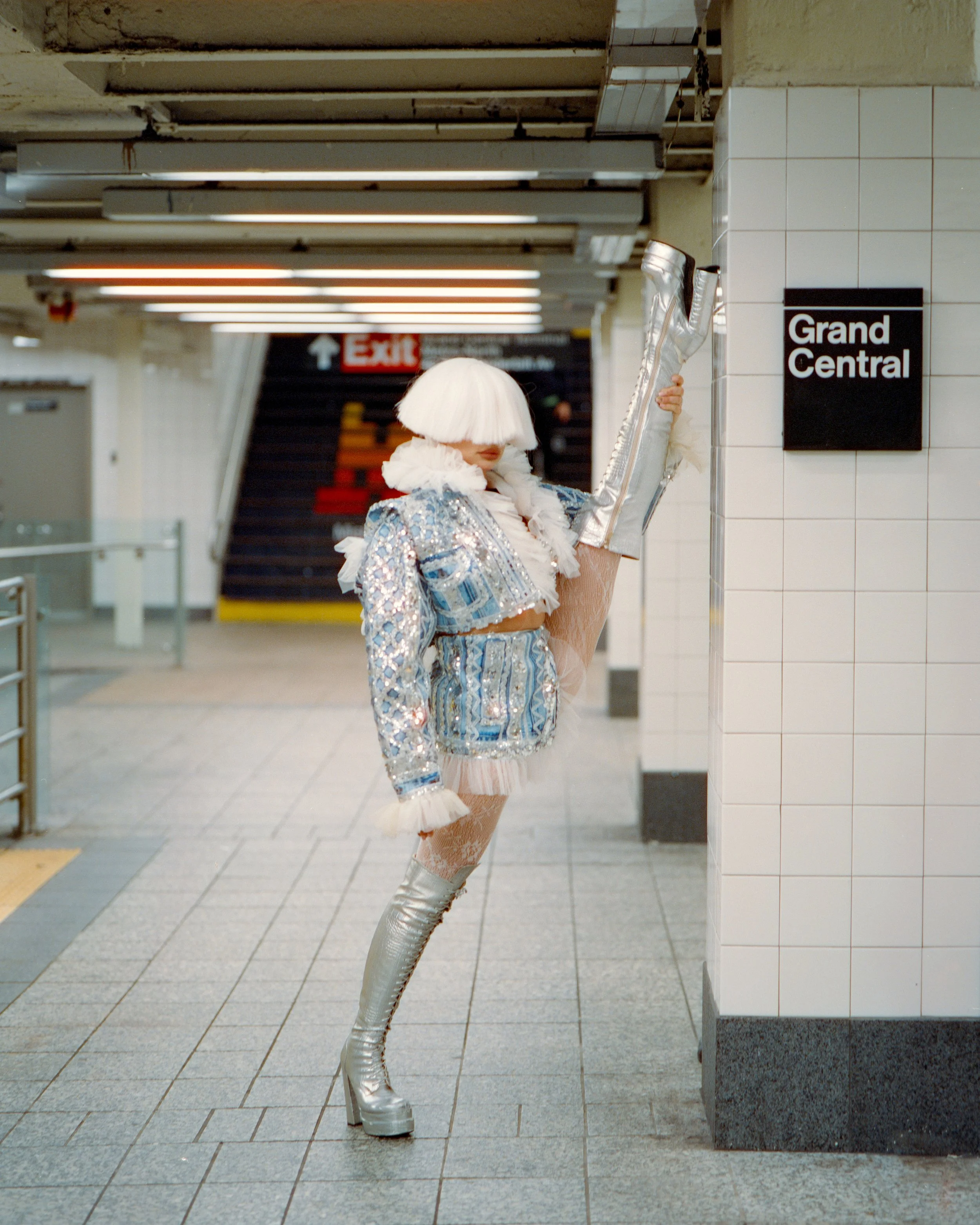 "DOLL" Editorial  JUNE '26
New York, USA
Camera: Mamiya RB67 Pro SD
Film: Cinestill 800T