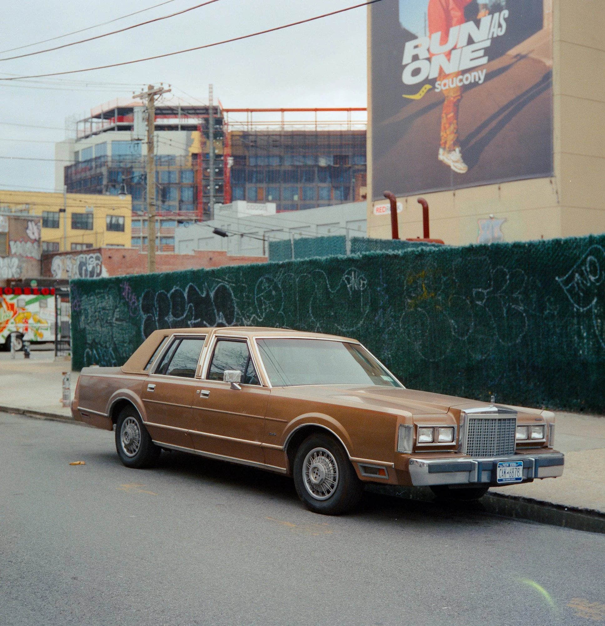 Gulfstream Book.
New York, USA '24
Camera: Rolleiflex 2.8 Xenotar
Film: Cinestill 400D