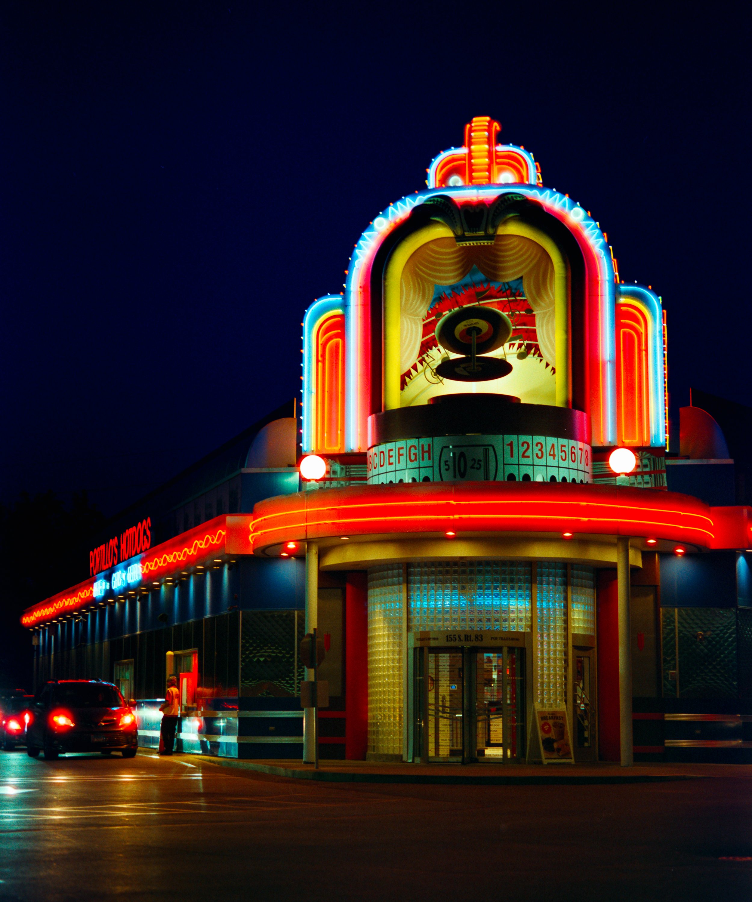 Gulfstream Book. 
Chicago, USA '25
Camera: Mamiya RB67 Pro SD
Film: Cinestill 400D