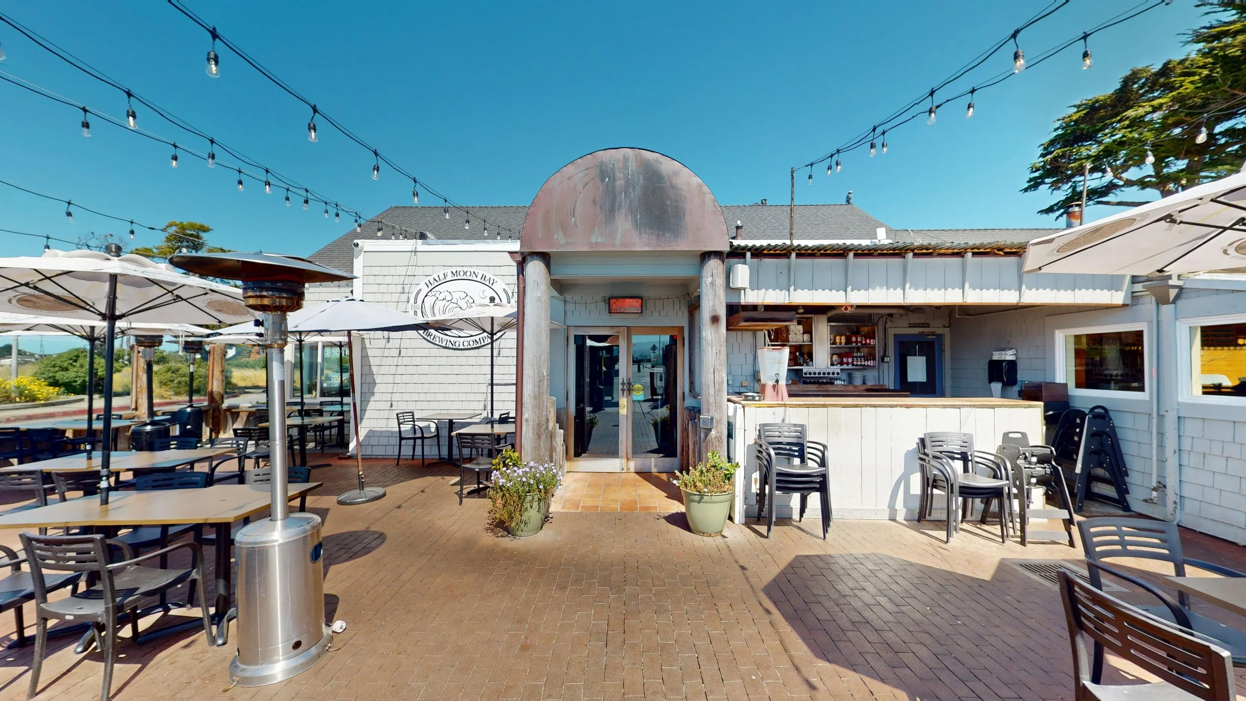Half-Moon-Bay-Brewing-Photos (High-Res)23.jpg