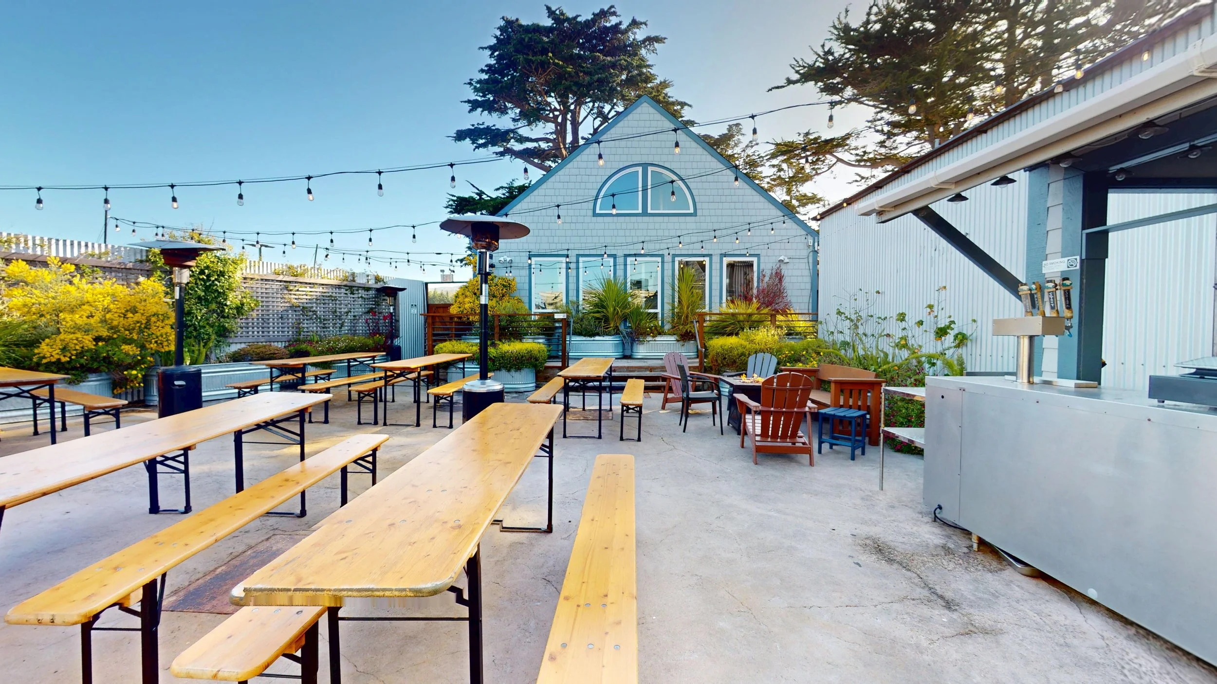 Half-Moon-Bay-Brewing-Photos (High-Res)5.jpg