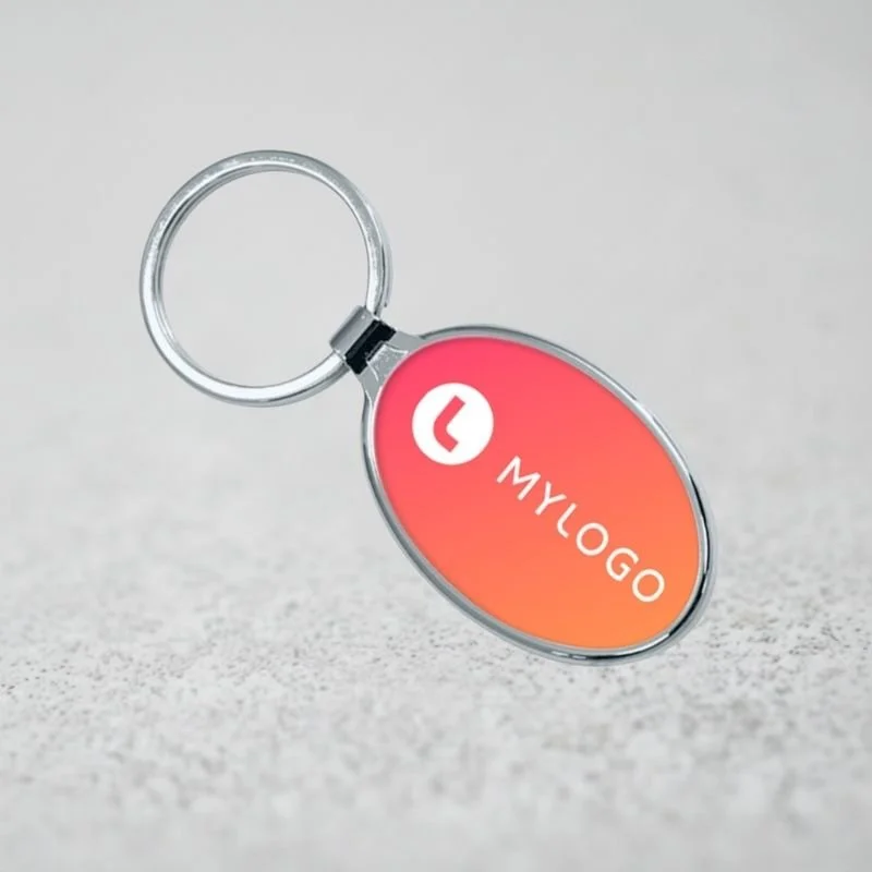 Goodies personnalisés clé en main : éventail, porte-clés, médaille et accessoires avec marquage.