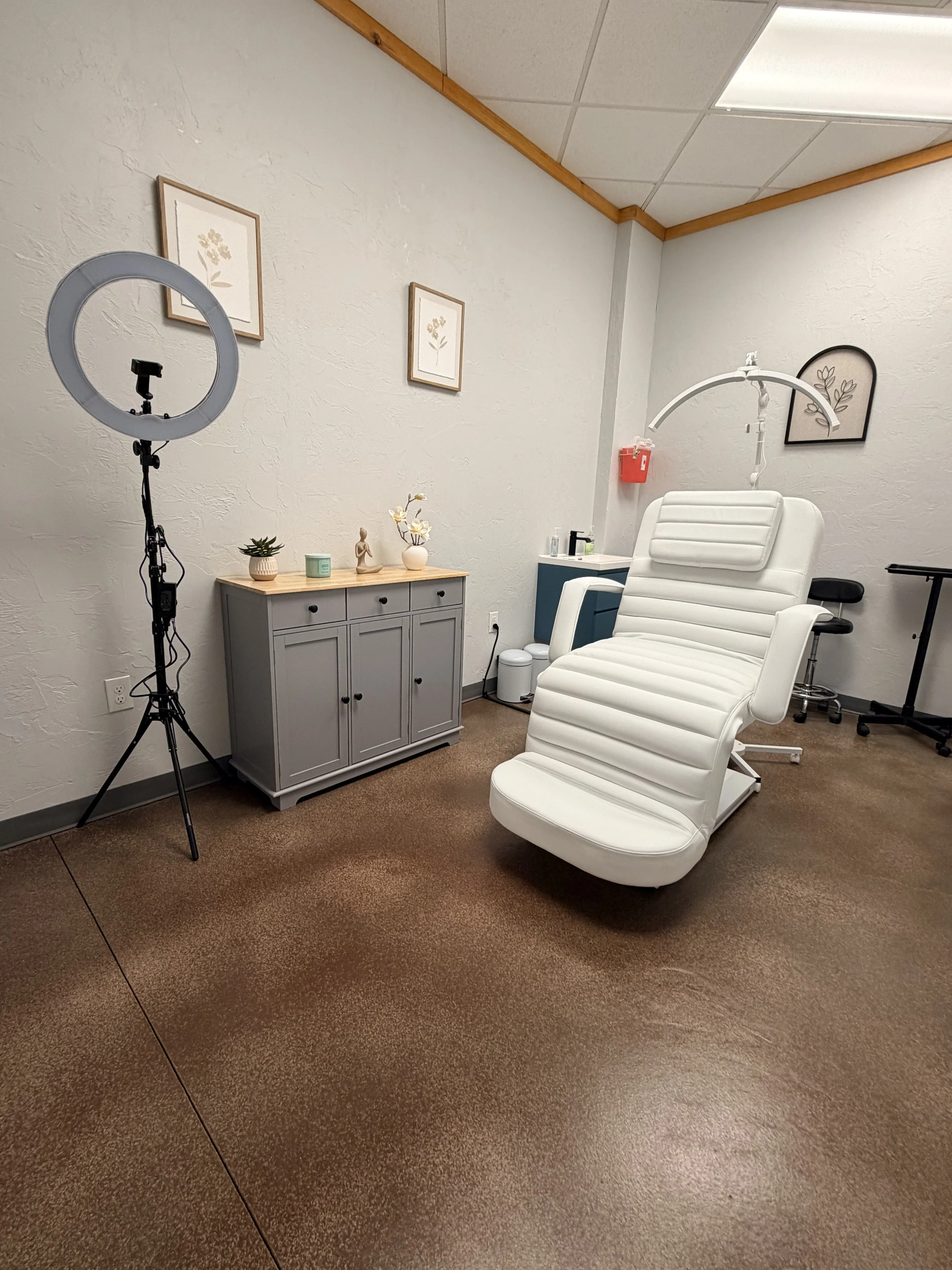 Injection/Microneedling/Chemical Peel/PRP Room