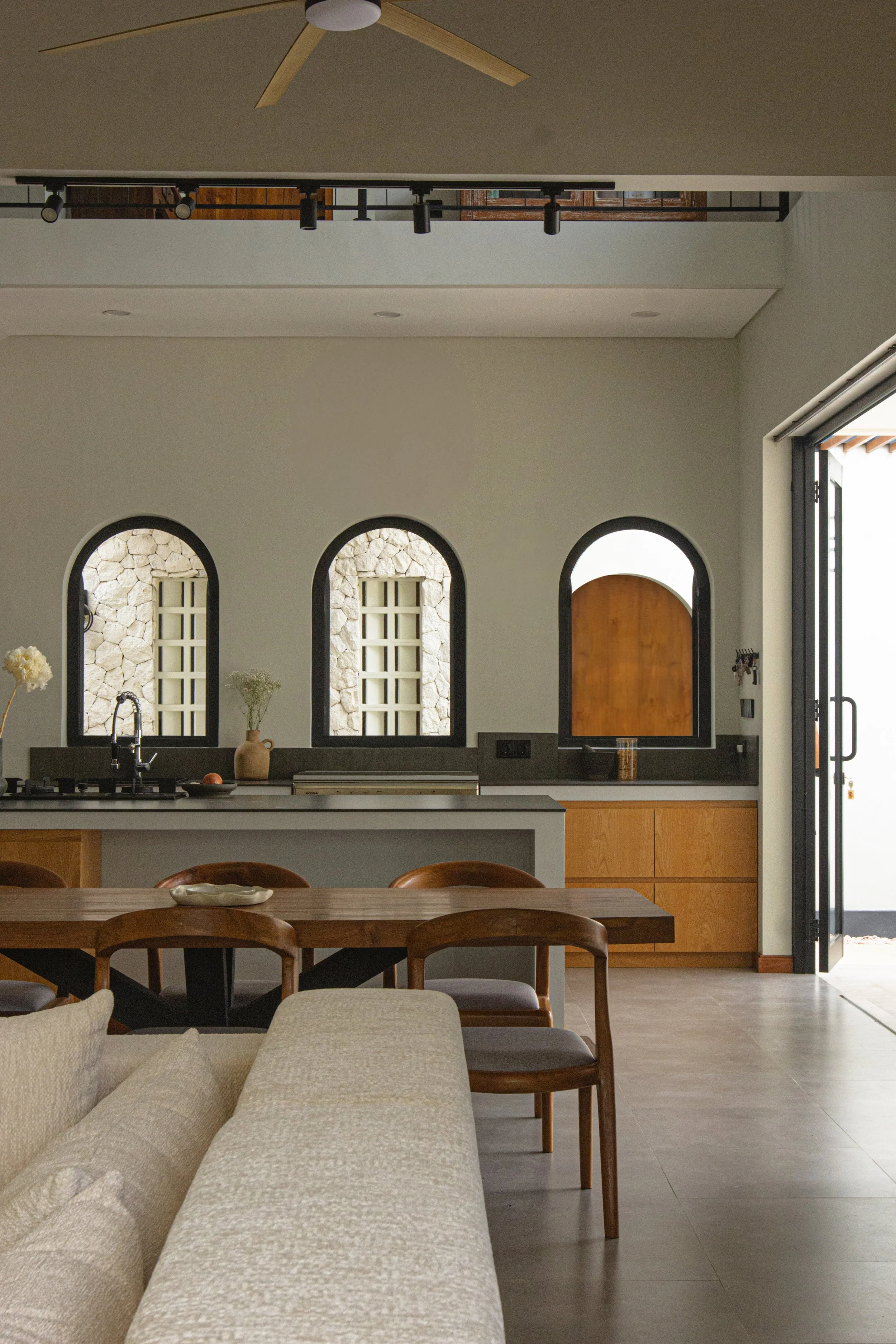 TUTUP PINTU BARU.jpg