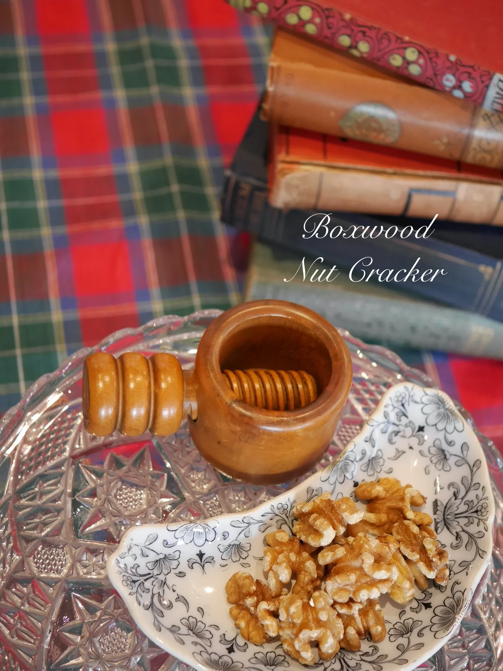 ボックスウッドのネジ式くるみ割り道具（19世紀）