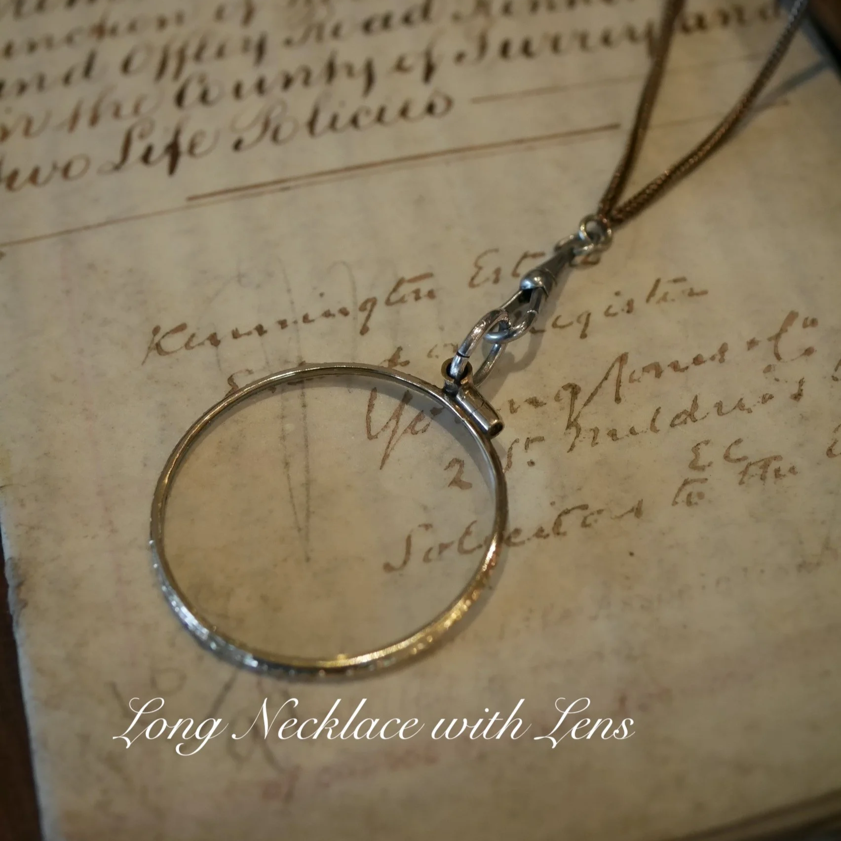 拡大レンズ付きロングネックレス（19世紀）