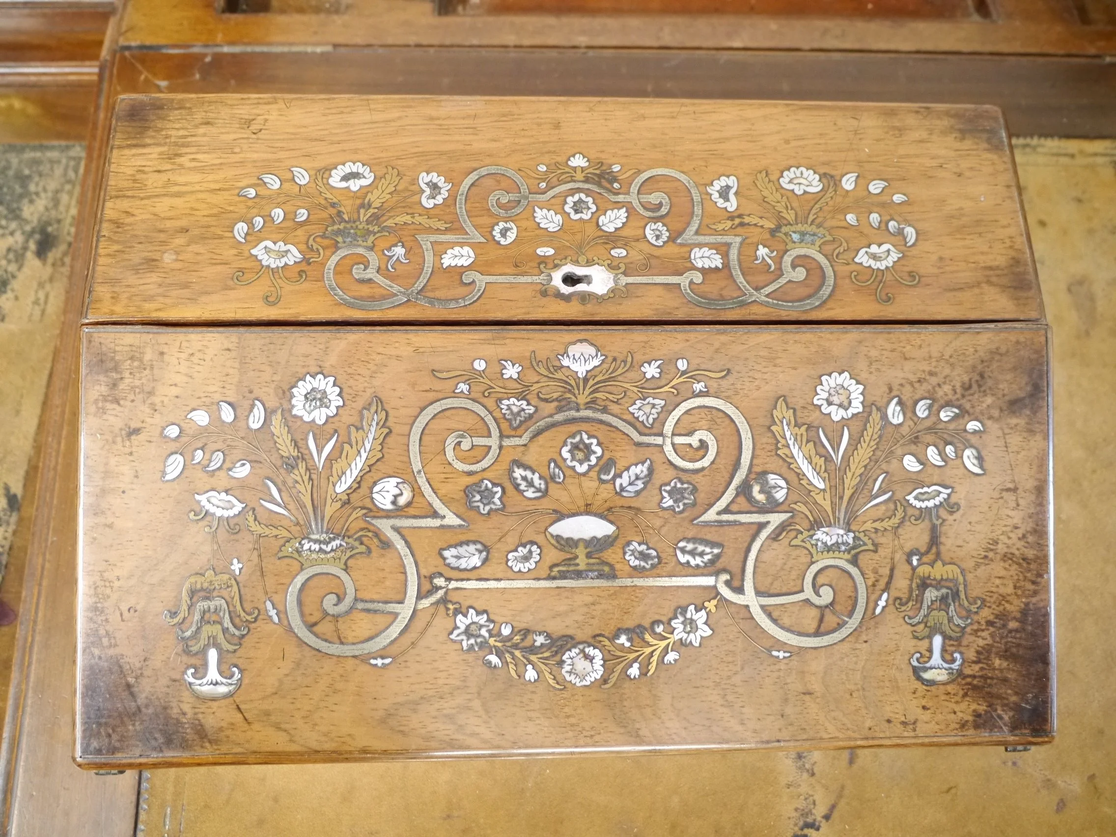 修復前　ライティングボックスのTop