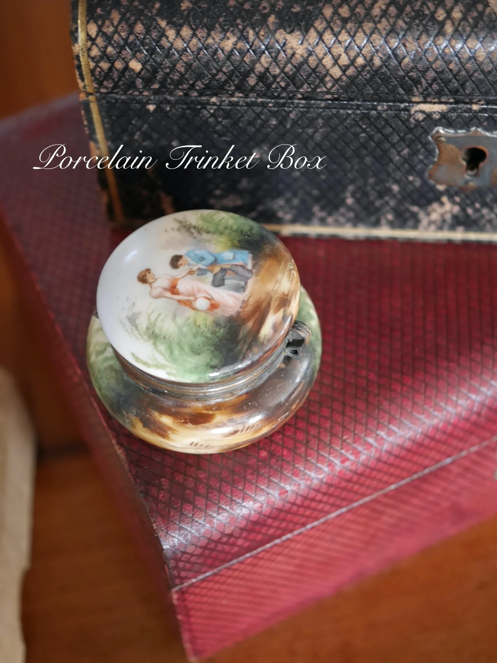 陶器のトリンケットボックス（19世紀）