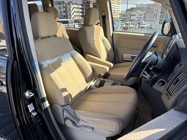 D5 front seats.jpg