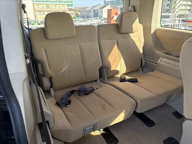 d5 int back seats.jpg