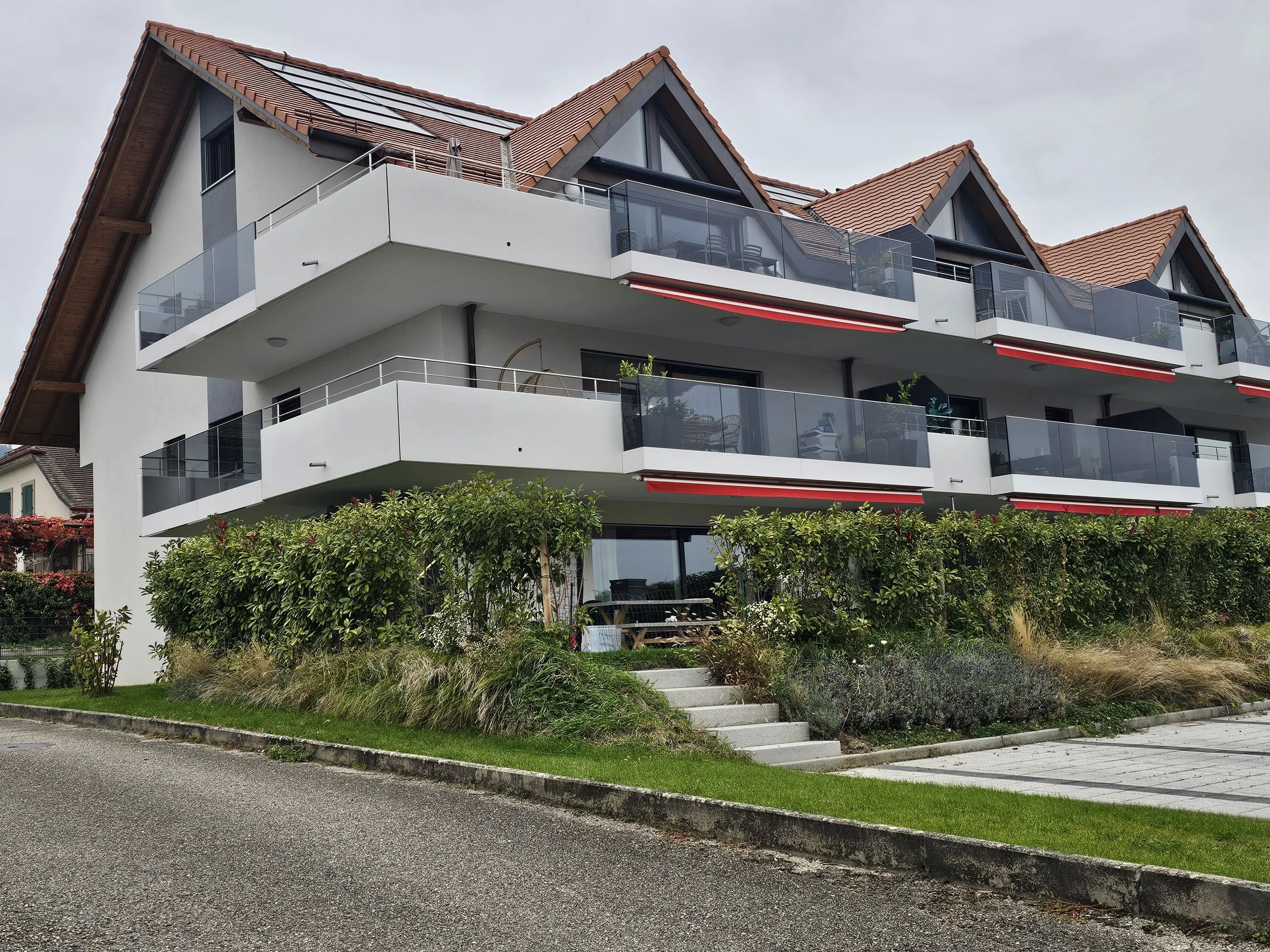 Isolation périphérique (ITE) et rénovation énergétique d’un immeuble à Bursins (Vaud) – EPS