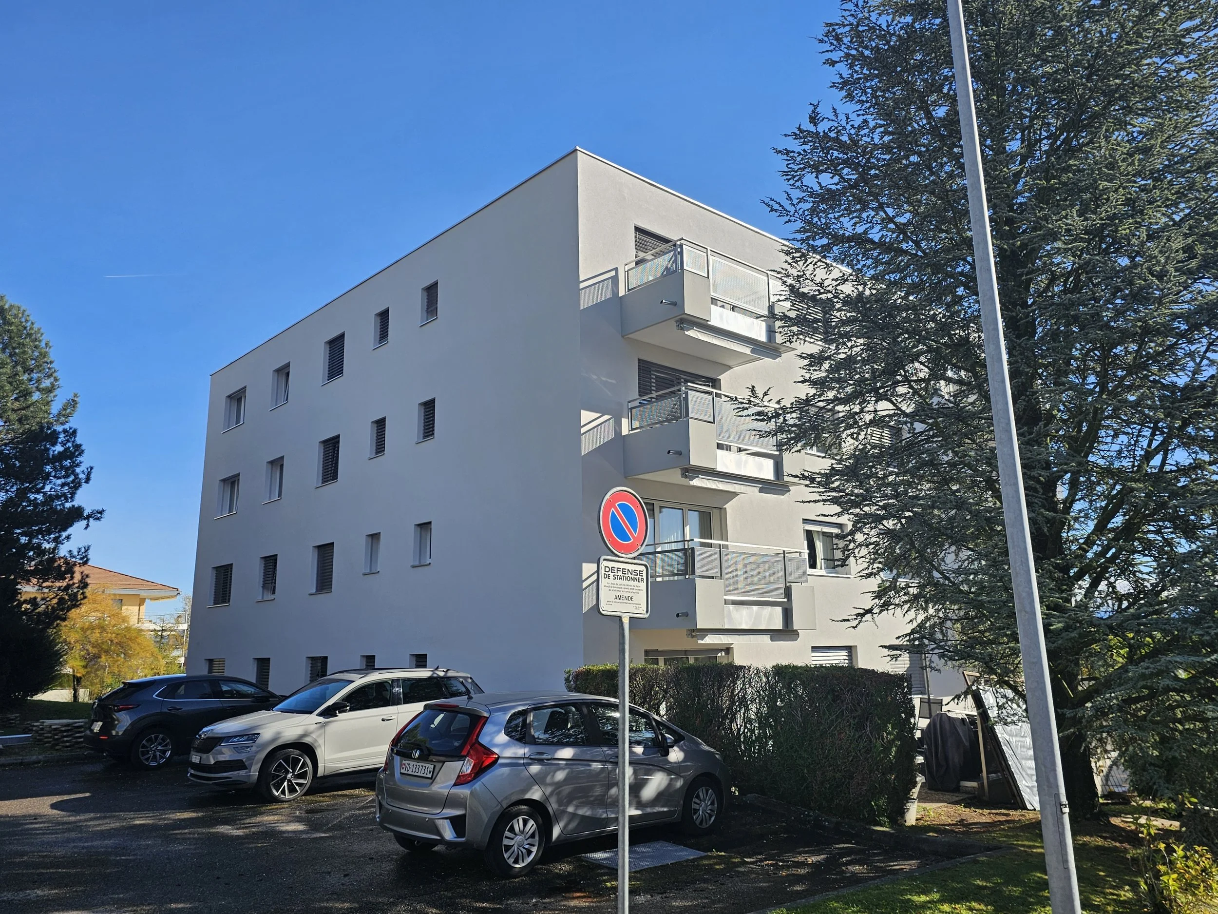 Façade rénovée avec isolation périphérique en polystyrène EPS à Mont-sur-Rolle (VD)