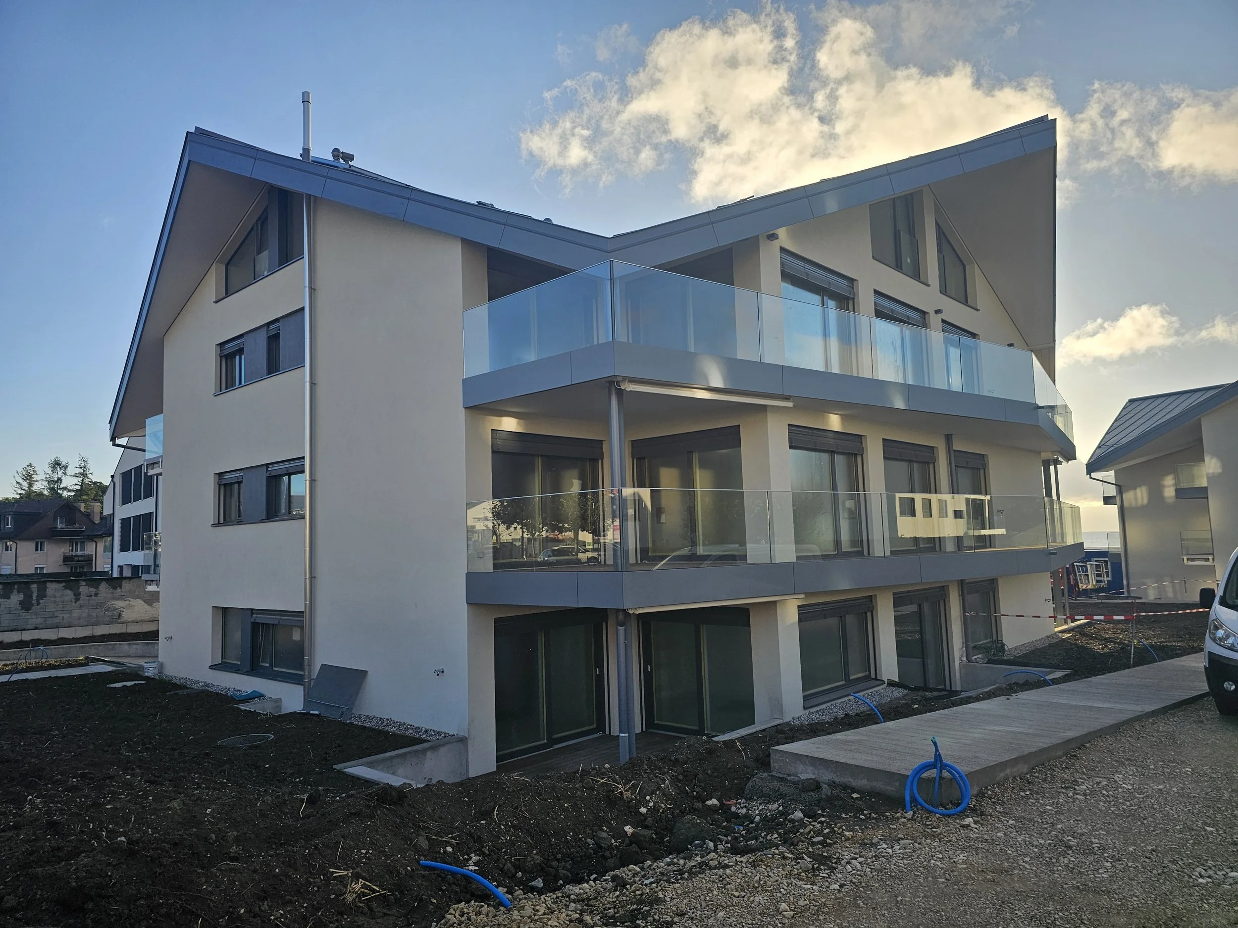 Isolation périphérique d’un immeuble PPE réalisée par DOK Façades dans le canton de Vaud, Saint-Prex