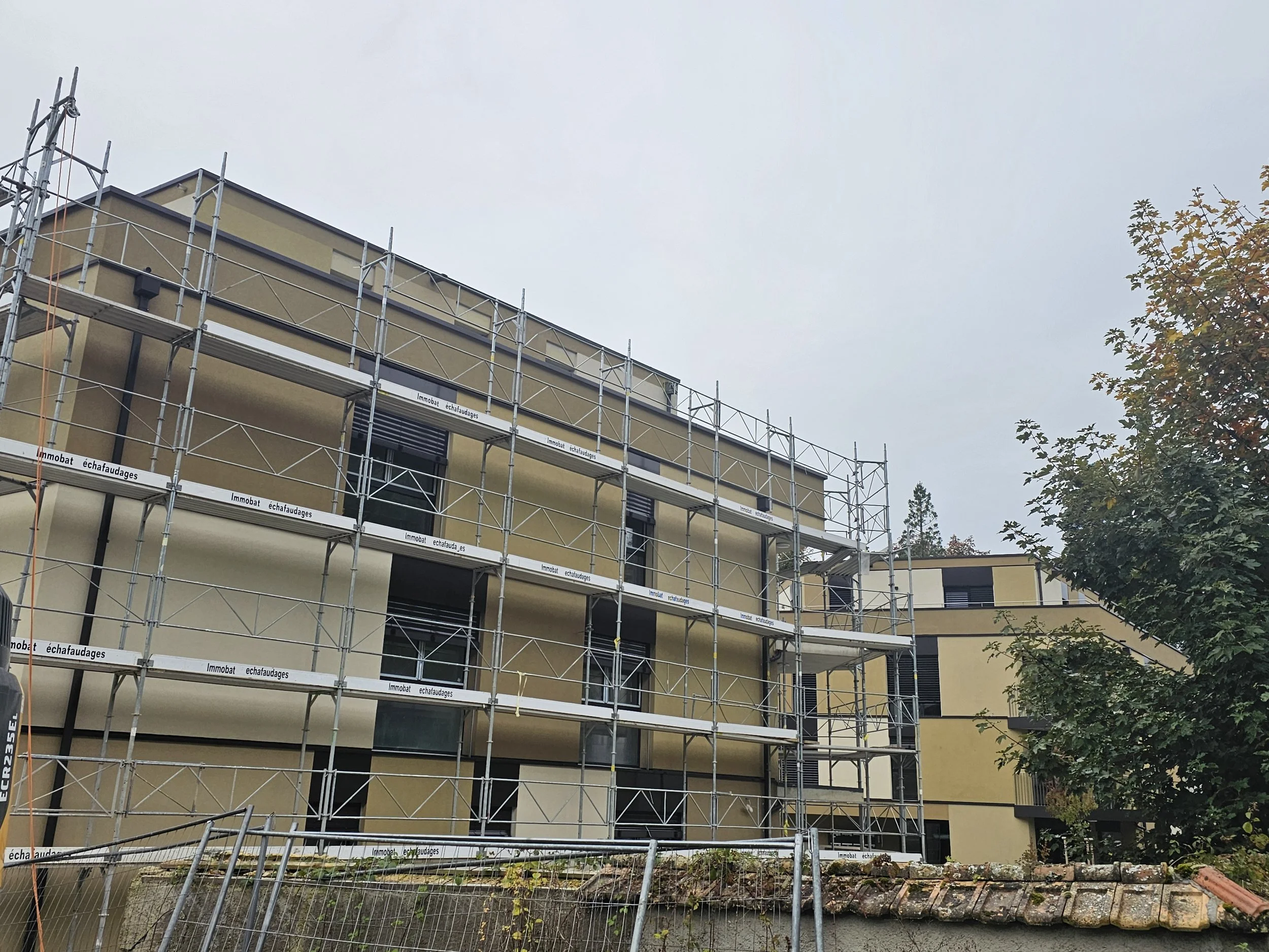 Isolation périphérique sur deux immeubles résidentiels à Couvet, canton de Neuchâtel