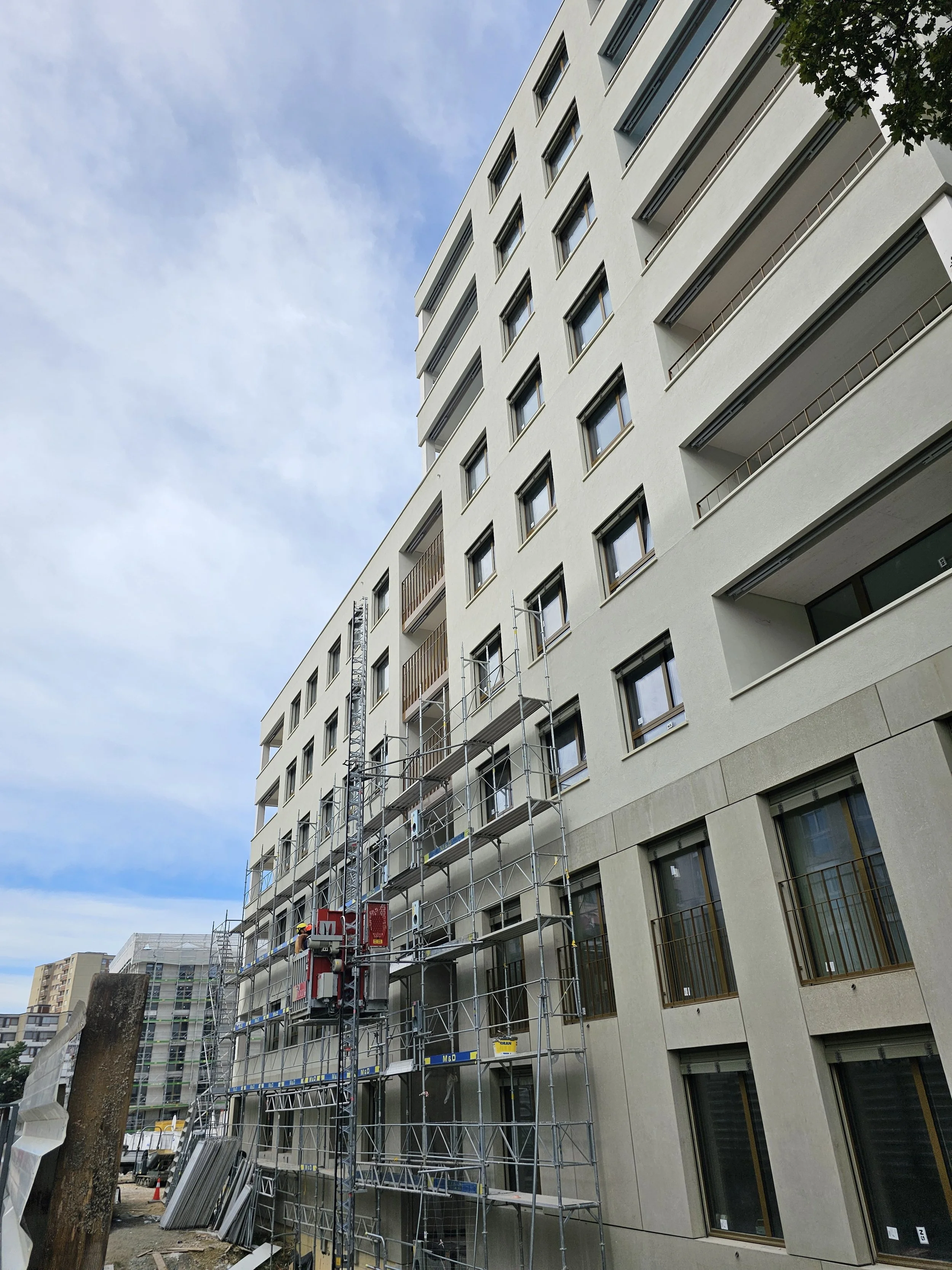 Isolation périphérique en laine de roche avec finition crépi sur immeuble résidentiel à la Blécherette, Lausanne (VD)