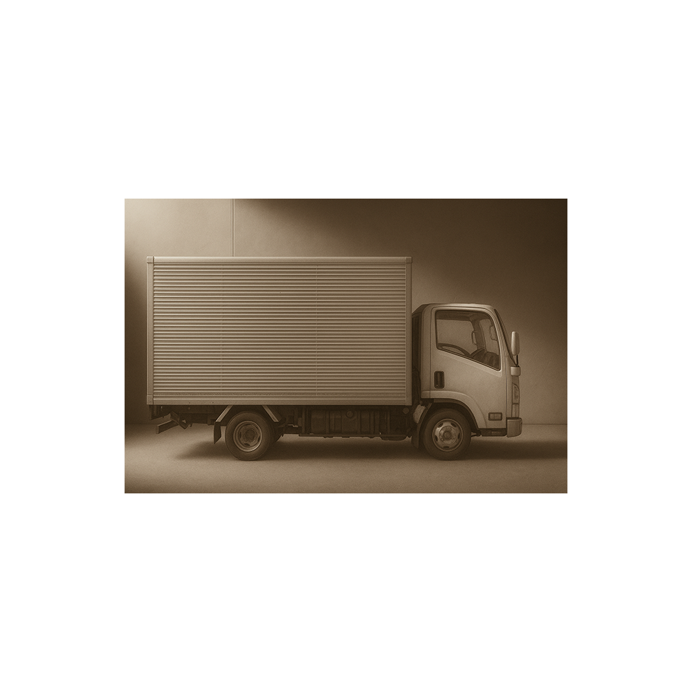 セピア色の小型トラックが室内の壁の前に停まっている。