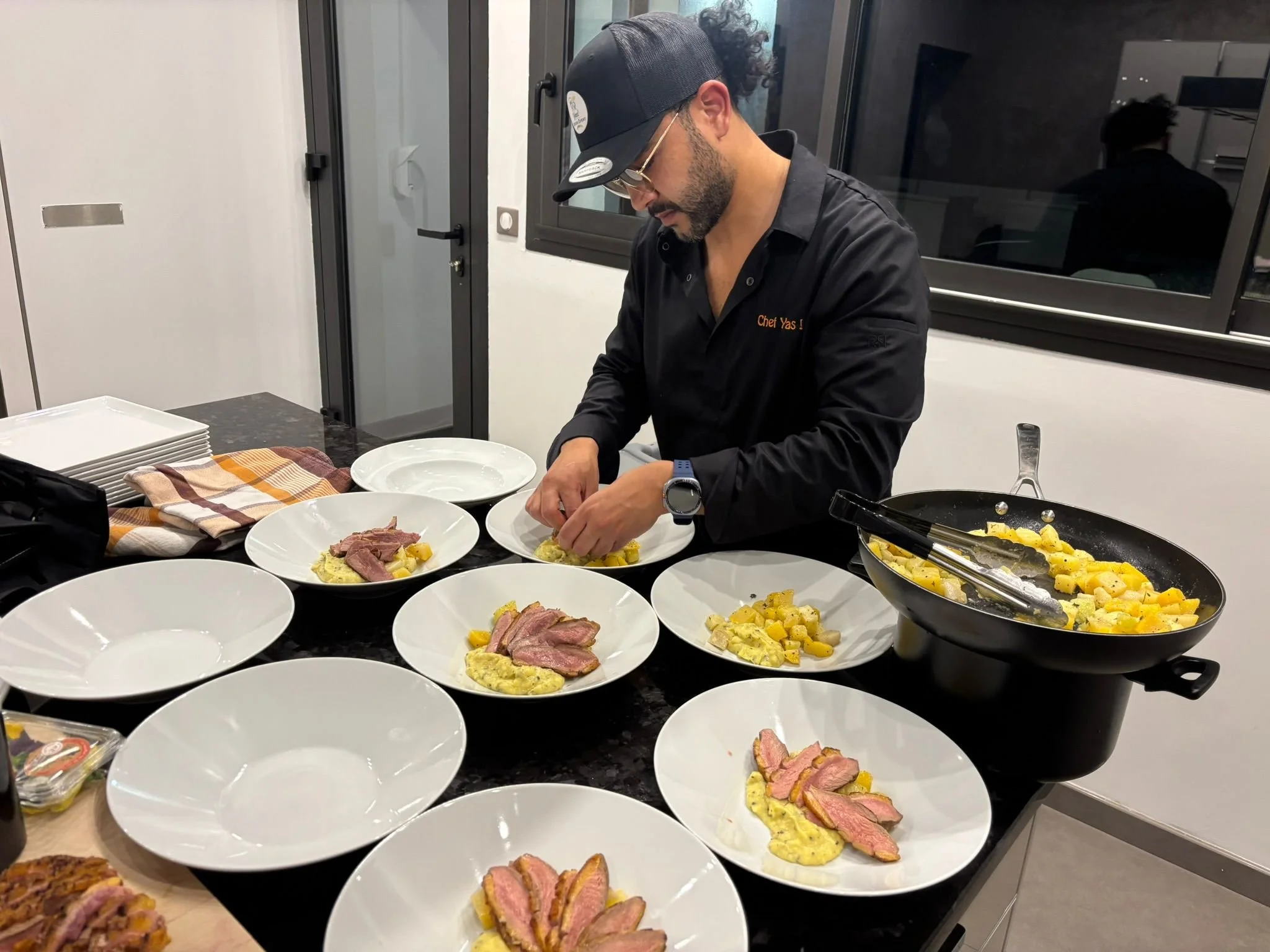 Traiteur et private chef à domicile pour dîner privé, buffet ou réception à Cannes, Nice, Monaco, Antibes, Saint-Tropez et toute la Côte d’Azur. Saveurs locales et service personnalisé.