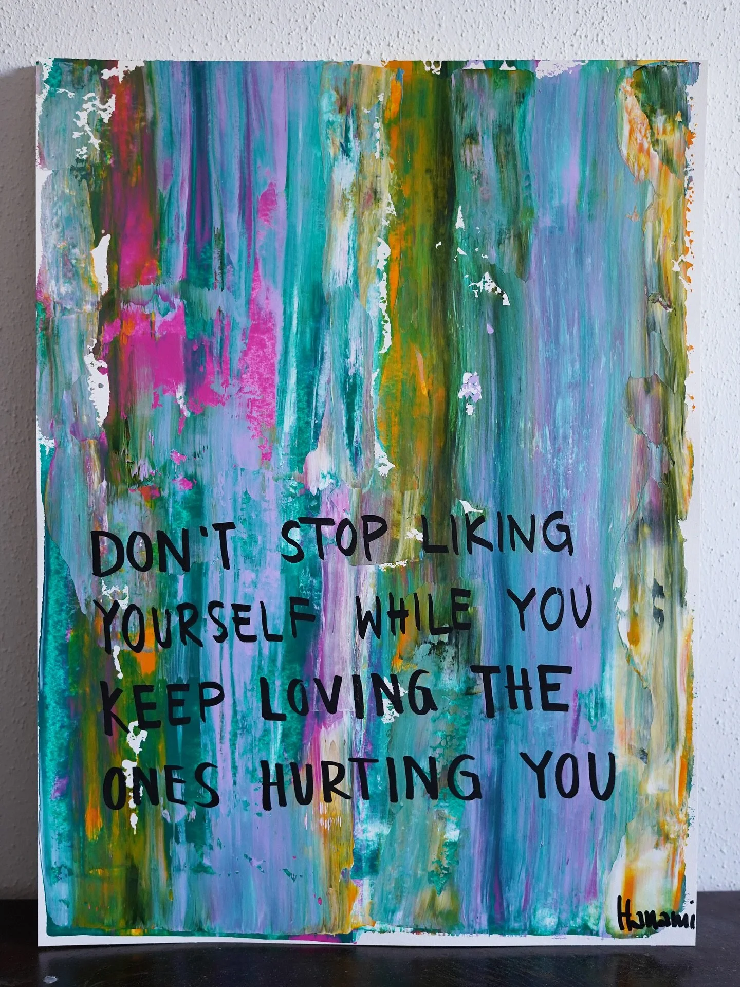 Wir sind kein Knautschball, wir rei&szlig;en uns kein Bein aus, um gesehen zu werden, wir schie&szlig;en uns auch nicht ins knie und vor allem h&ouml;ren wir nicht auf, uns mit uns selbst wohlzuf&uuml;hlen.
Denn du bist die wichtigste Person die du j