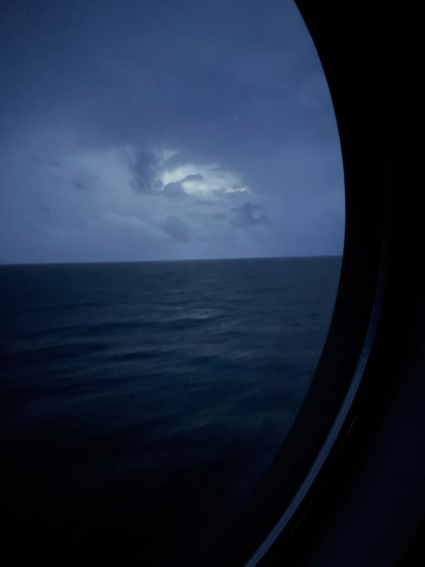 Diese Unfassbarkeit von Natur muss ich mit euch teilen.❤️&zwj;🔥

Die Nordlichter zum Schluss.🌈

#norway #norwegenreise #skandinavien #naturheilt #herbstgef&uuml;hle #herbstzeit #herbstfarben 

NORWEGEN
NATUR
HERBST
SKANDINAVIEN