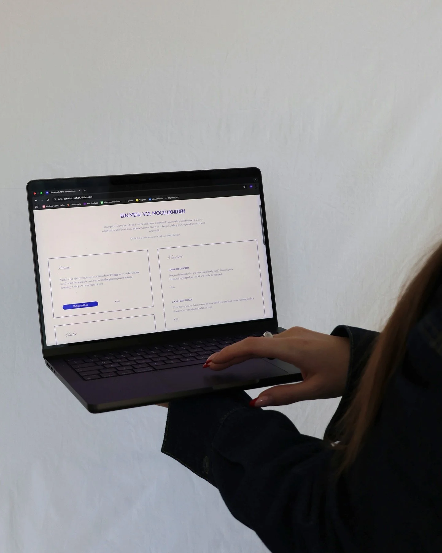 Wat staat er bij JUNE op het menu? 👀

Van social media strategie &amp; management tot content creatie &amp; design en fotografie. Alles om jouw merk consistent en krachtig neer te zetten.

Geen idee waar te starten? Onze pakketten Amuse, Starter &am