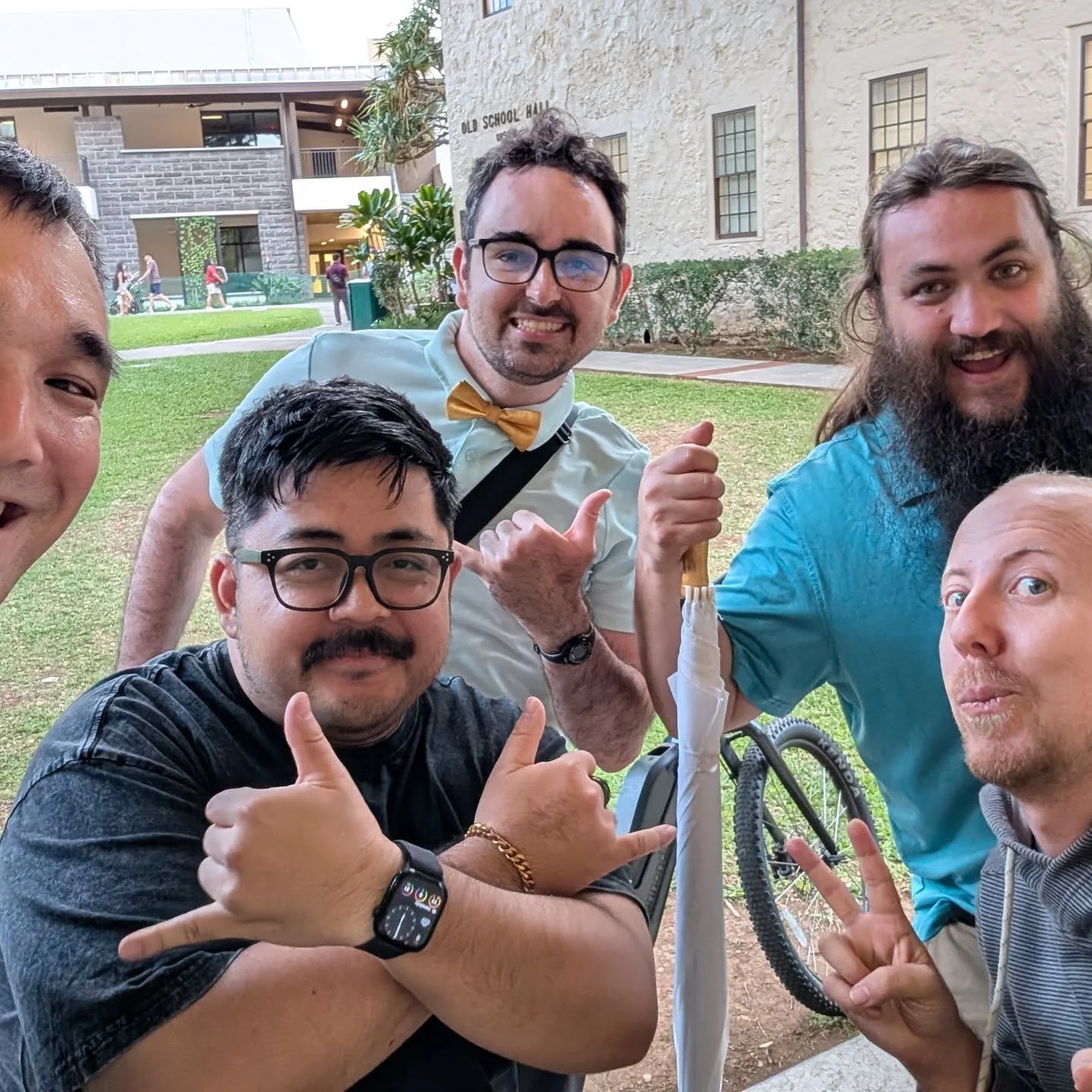 Punahou carnival time! Time to hang out with great friends and eat great food. I managed to catch Jake Shimabukuro while catching up with family, too. An awesome surprise!

Yesterday's sunny skies didn't hold up, but a little rain won't stop this par