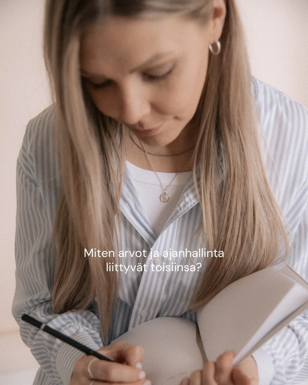 Miten arvot ja ajanhallinta liittyv&auml;t toisiinsa? &rarr;&rarr;

Jos kaipaat apua ja tukea arvojen kirkastamiseen, ajank&auml;yt&ouml;n hallinnan kehitt&auml;miseen tai johonkin muuhun el&auml;m&auml;n osa-alueeseen, niin t&auml;&auml;ll&auml; oon
