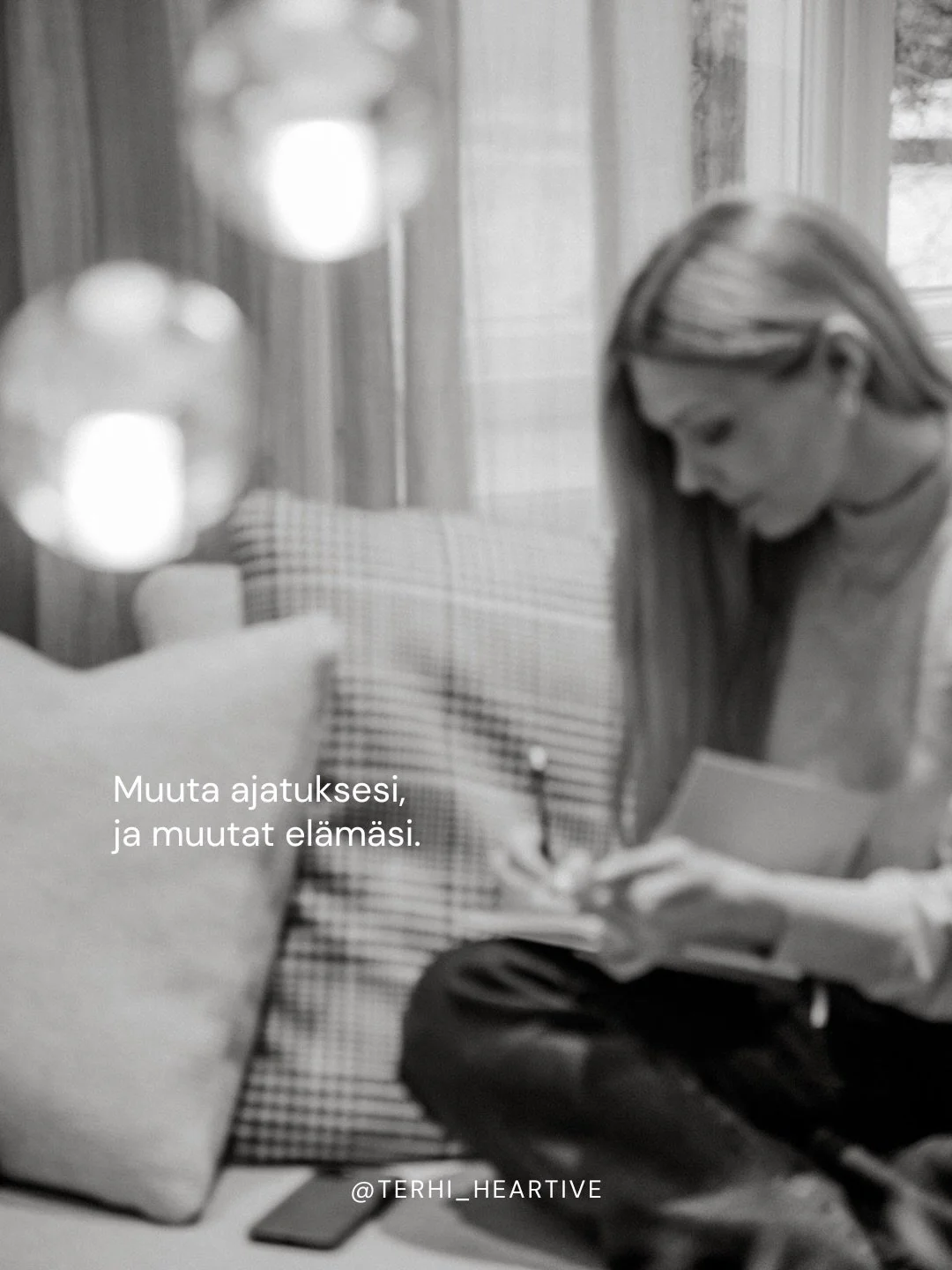 Purin kasan muistikirjan sivuille raapusteltuja ja screenshotteihin tallennettuja el&auml;m&auml;nviisauksia n&auml;ihin kuviin.

Mik&auml; n&auml;ist&auml; resonoi sulle just nyt eniten? 🫶🏼 Mun oma t&auml;n hetken suosikki on karusellin vika, sit&