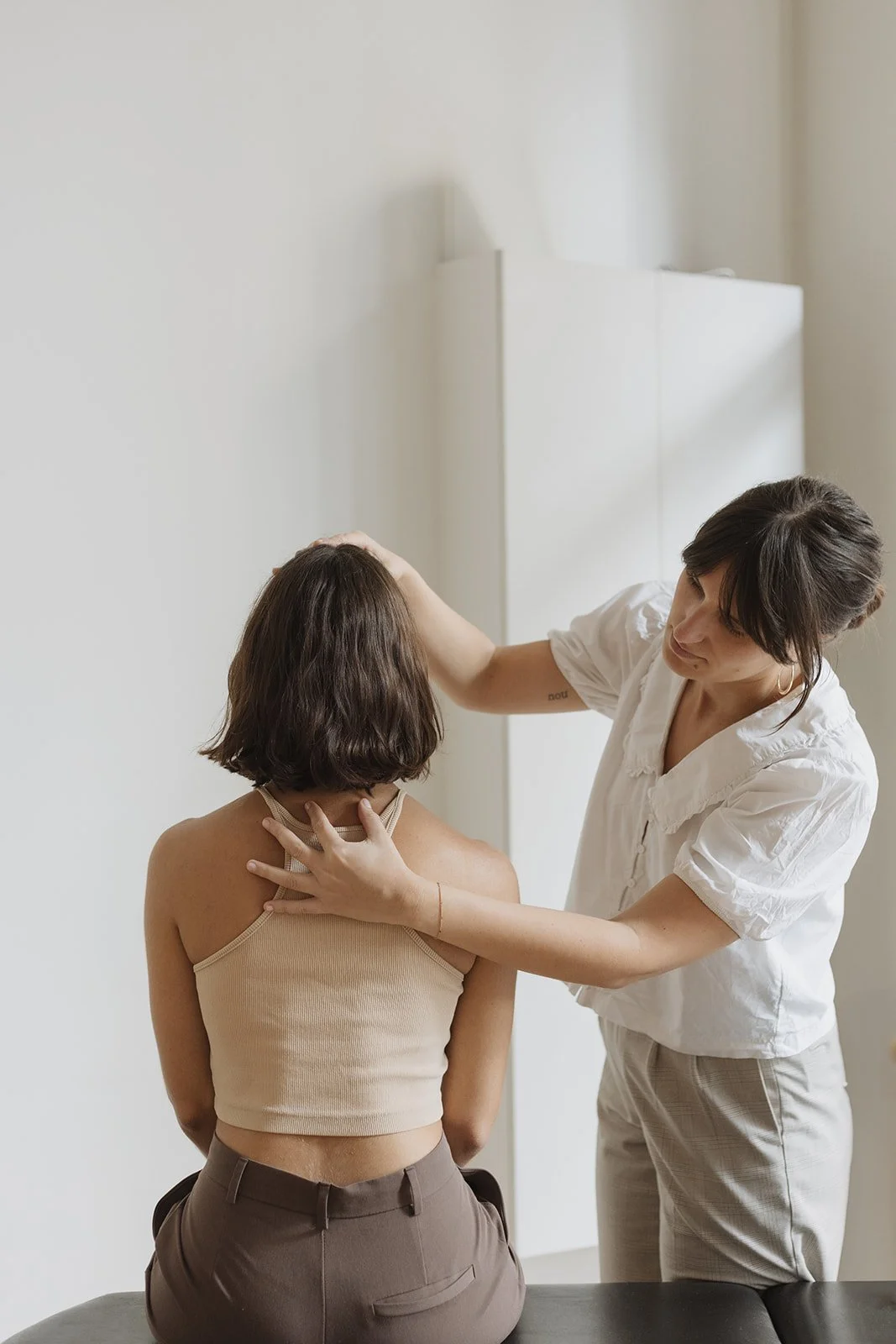 chiropractor assessing range of motion in Barcelona