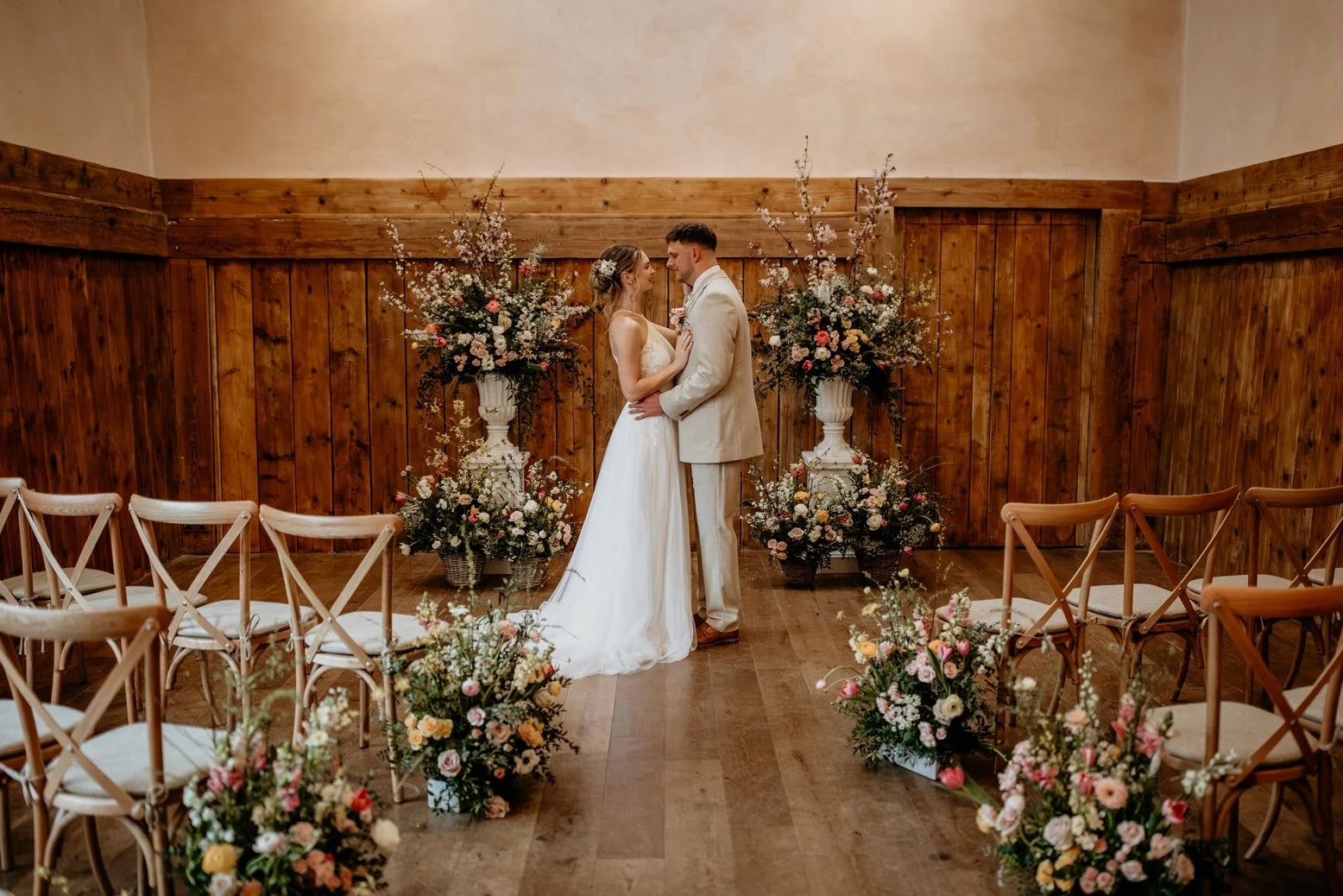 oxleaze-elopement-couple-florals.jpg