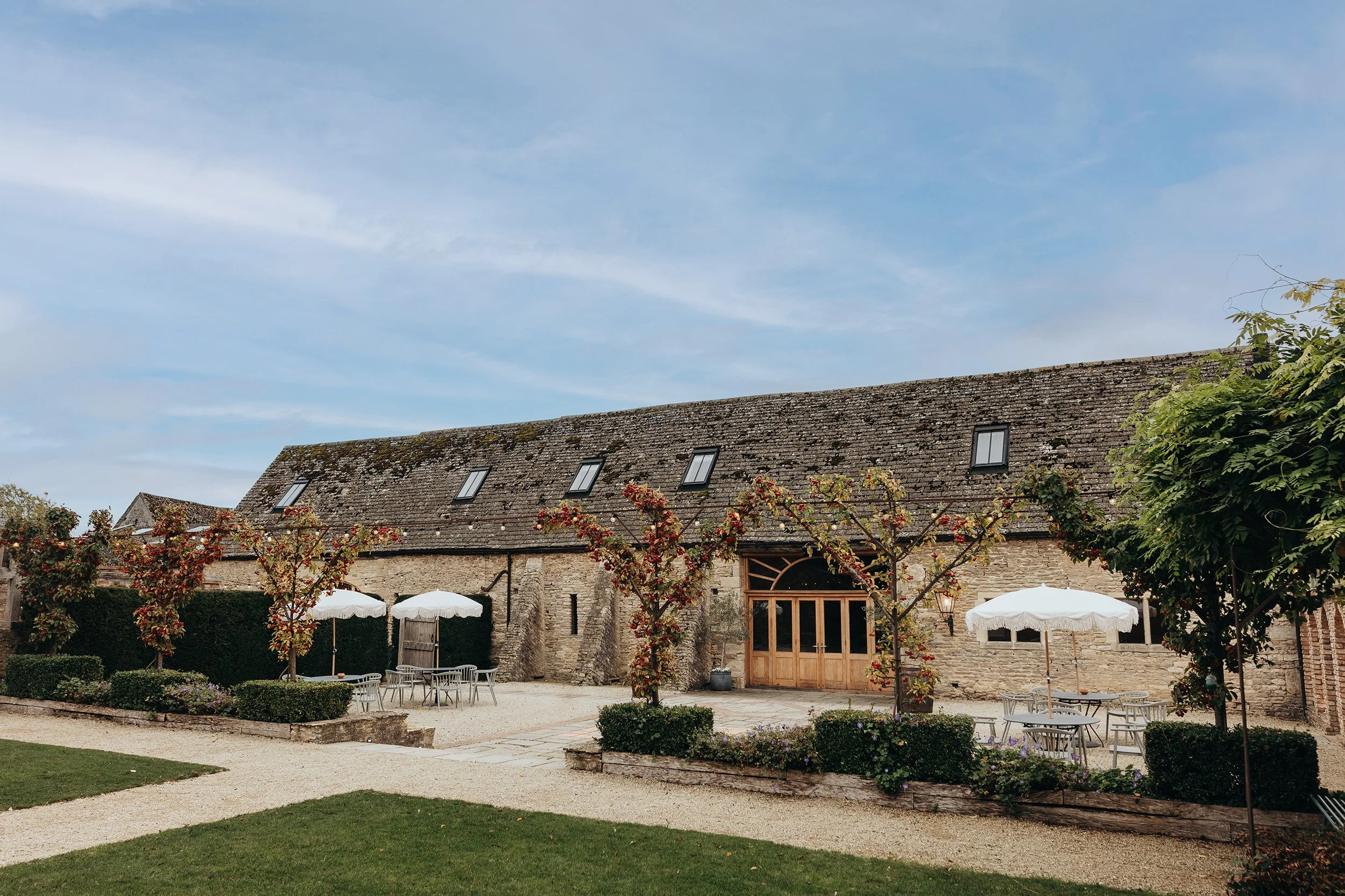 Oxleaze Barn exterior, a Cotswolds events venue near Lechlade