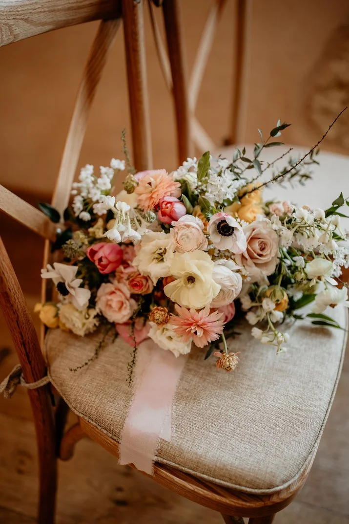 oxleaze-elopement-bouquet-chair.jpg