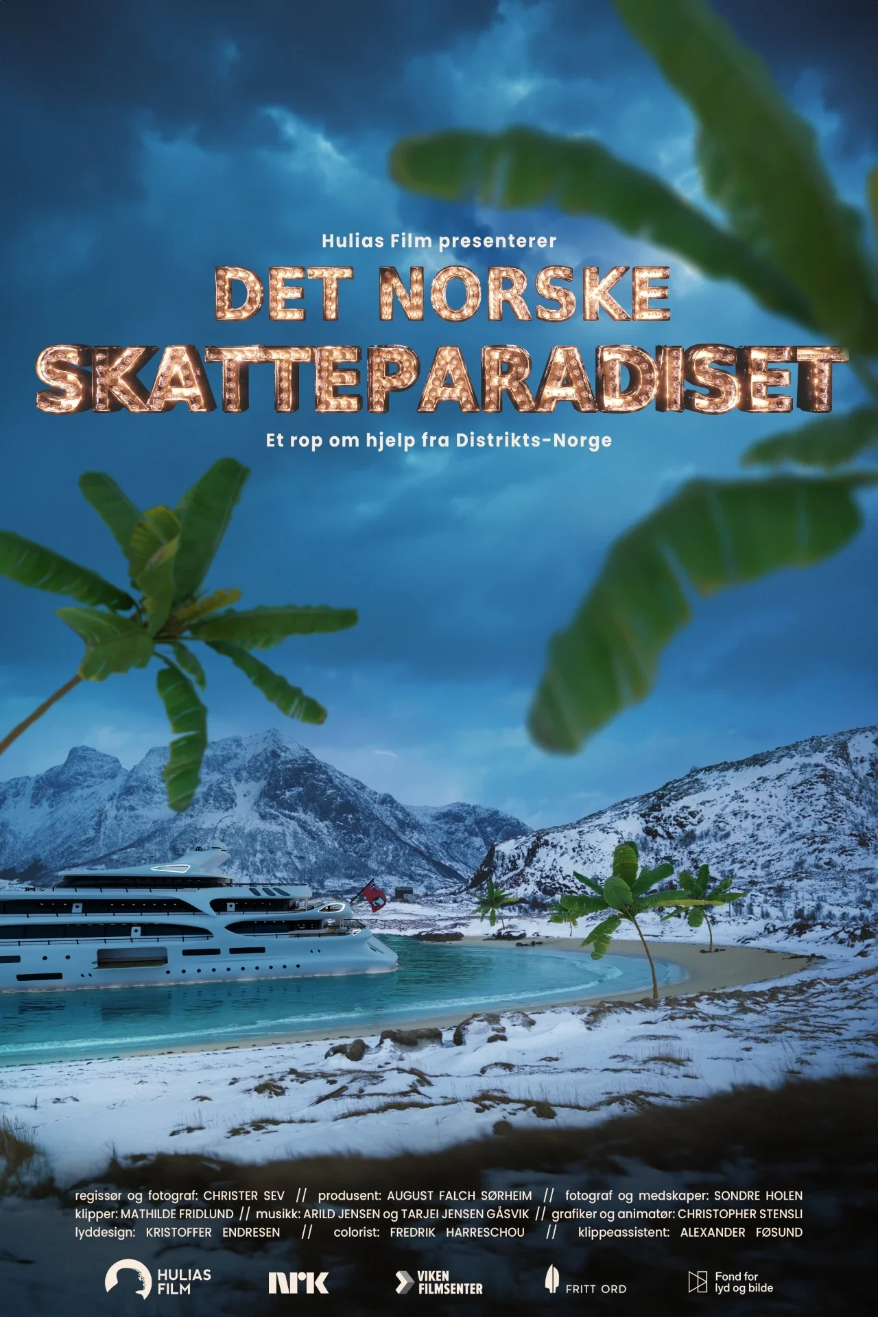 Forsidebilde av en fjord med snødekte fjell og en stor yacht, omgitt av store grønne tropiske planter, med mørke skyer i himmelen.