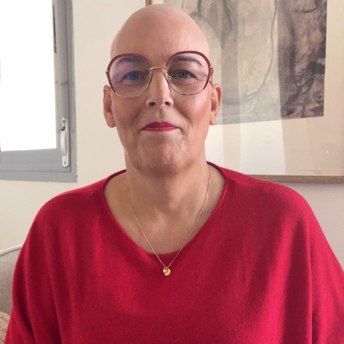 Tv&aring; bilder av samma cancerbehandling och tacksamhet

Att behandlas med kemoterapi (cellgifter) &auml;r ingen lek, dock reagerar vi alla olika, och &auml;ven samma person reagerar olika fr&aring;n dos till dos och utifr&aring;n vilken substans c