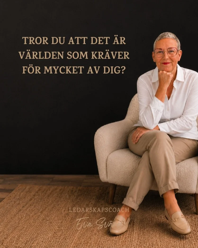 Tror du att det &auml;r v&auml;rlden som kr&auml;ver f&ouml;r mycket av dig?

M&aring;nga pratar om att s&auml;nka de yttre kraven &mdash; f&auml;rre m&aring;sten, mindre press utifr&aring;n.

Men vad h&auml;nder om du s&auml;nker alla yttre krav &md